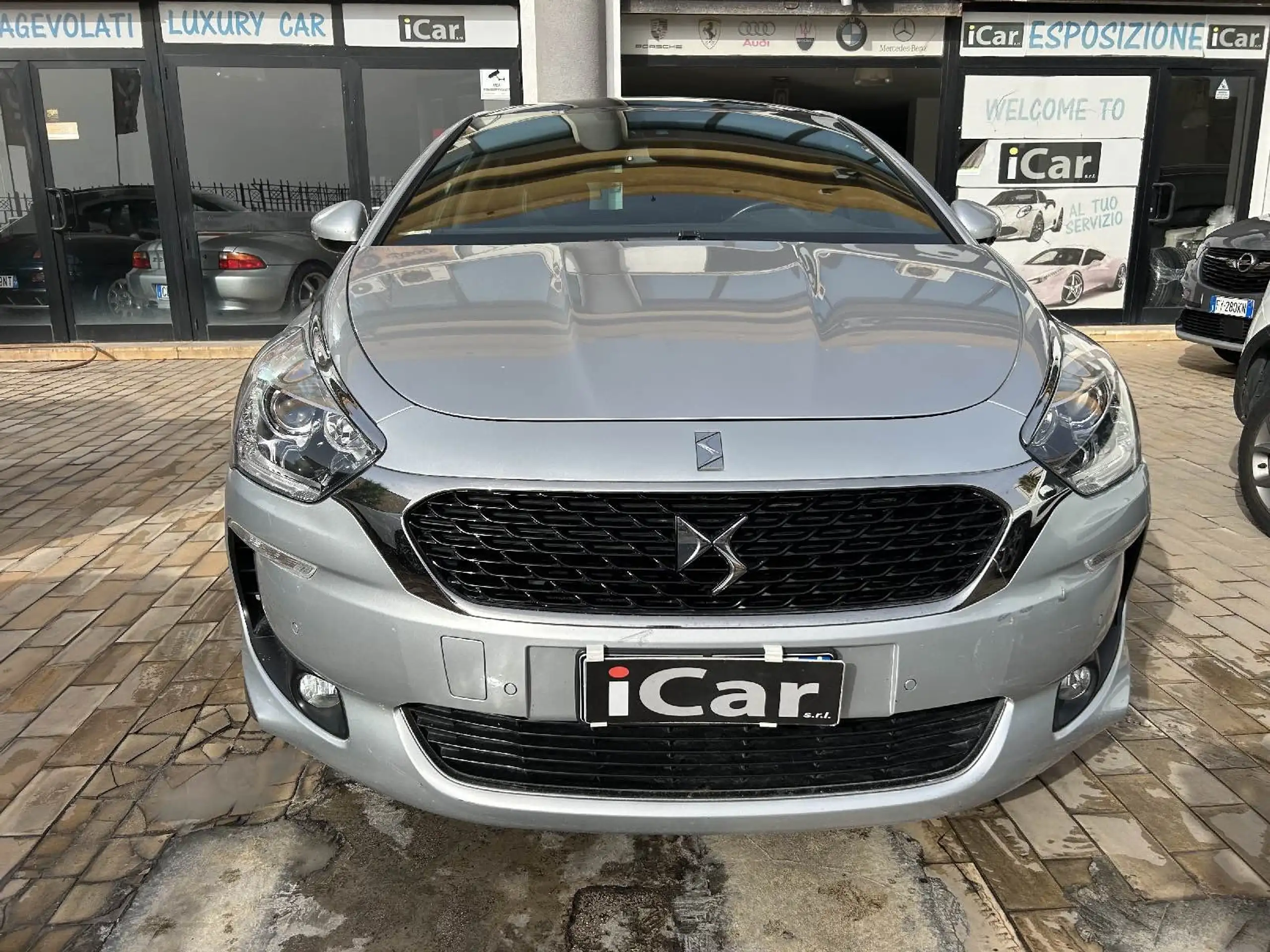 DS Automobiles - DS 5