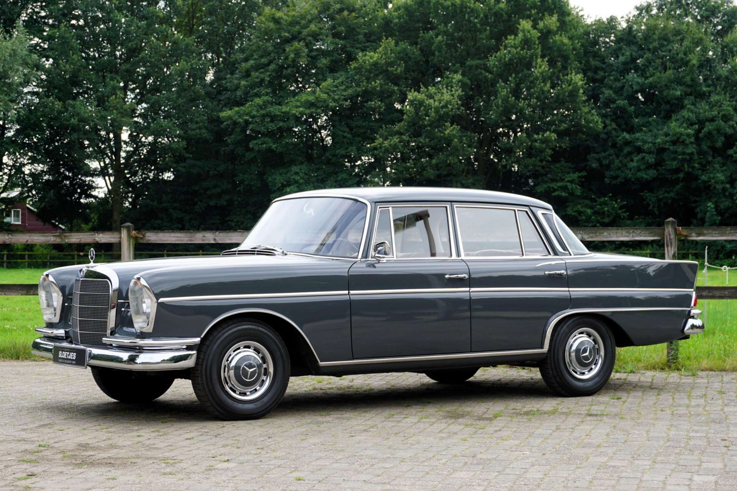 Mercedes-Benz - 230