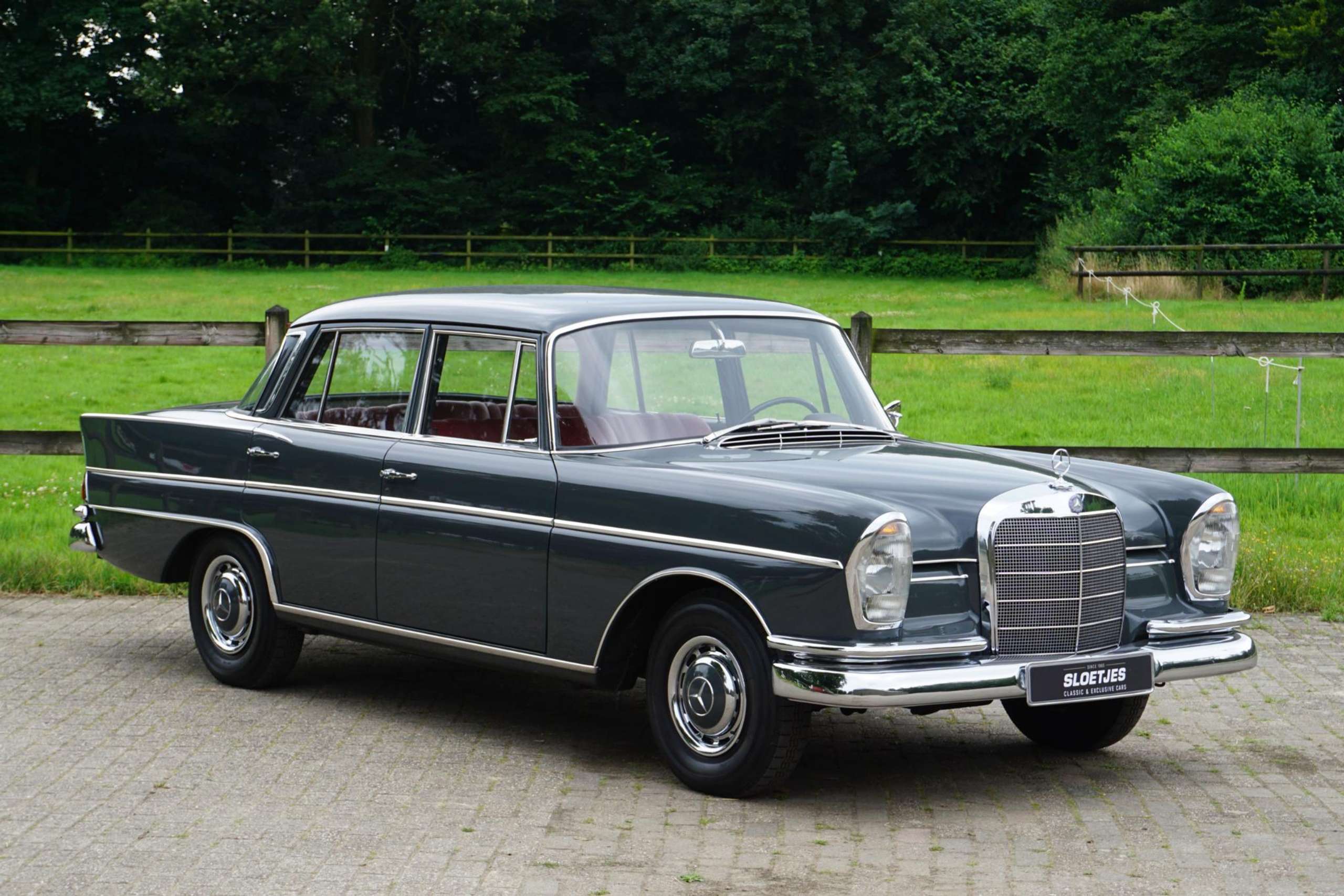 Mercedes-Benz - 230