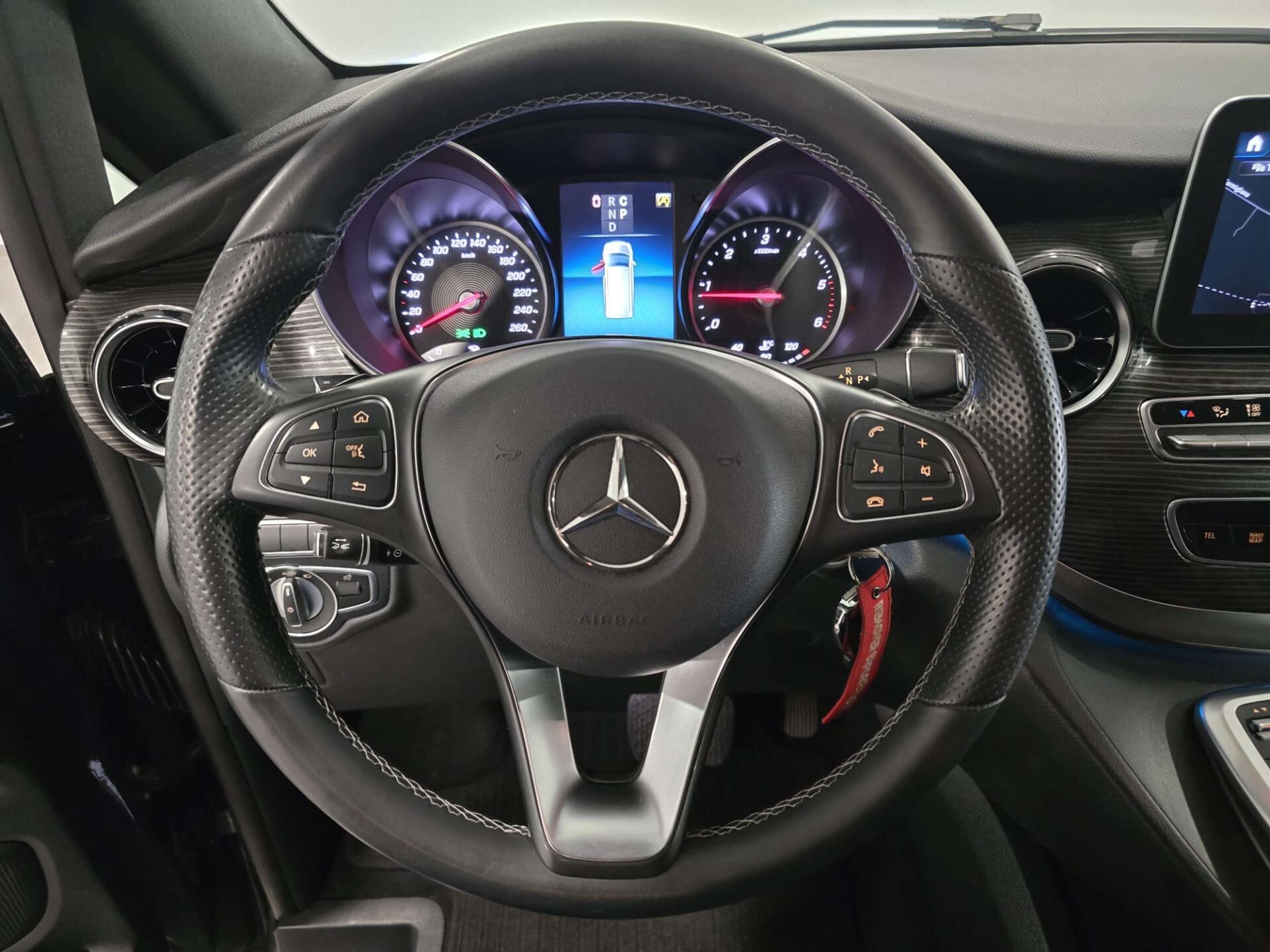 Mercedes-Benz - V 250