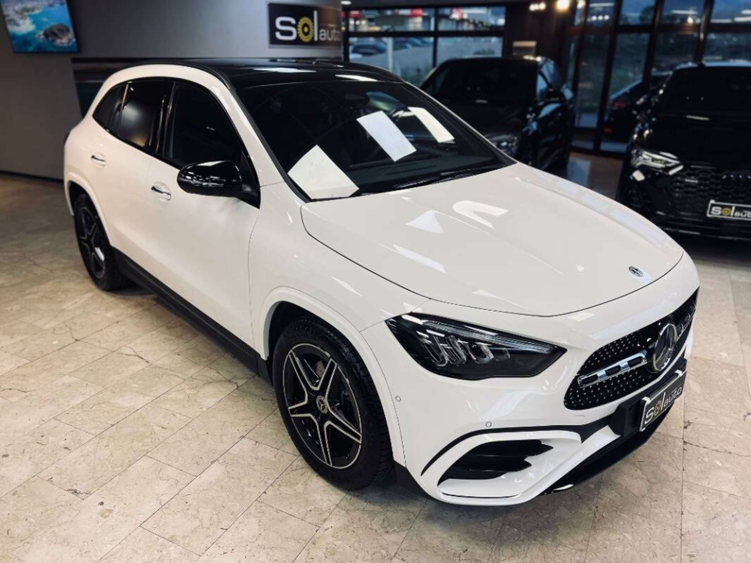 Mercedes-Benz - GLA 200