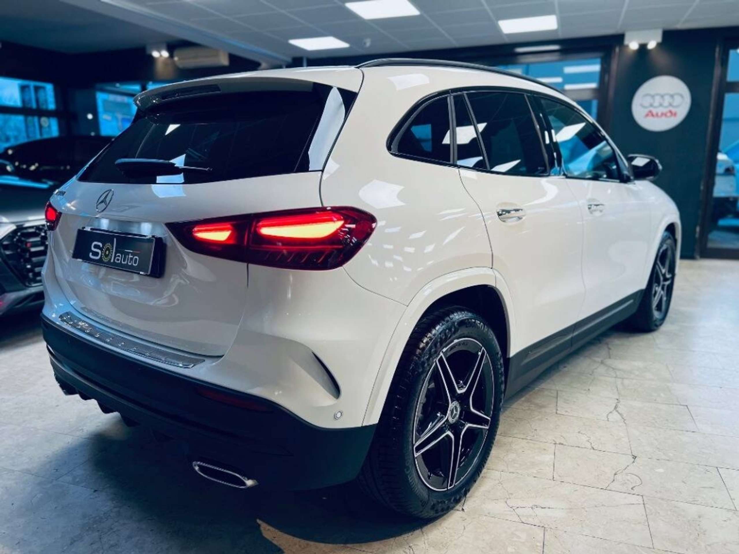 Mercedes-Benz - GLA 200