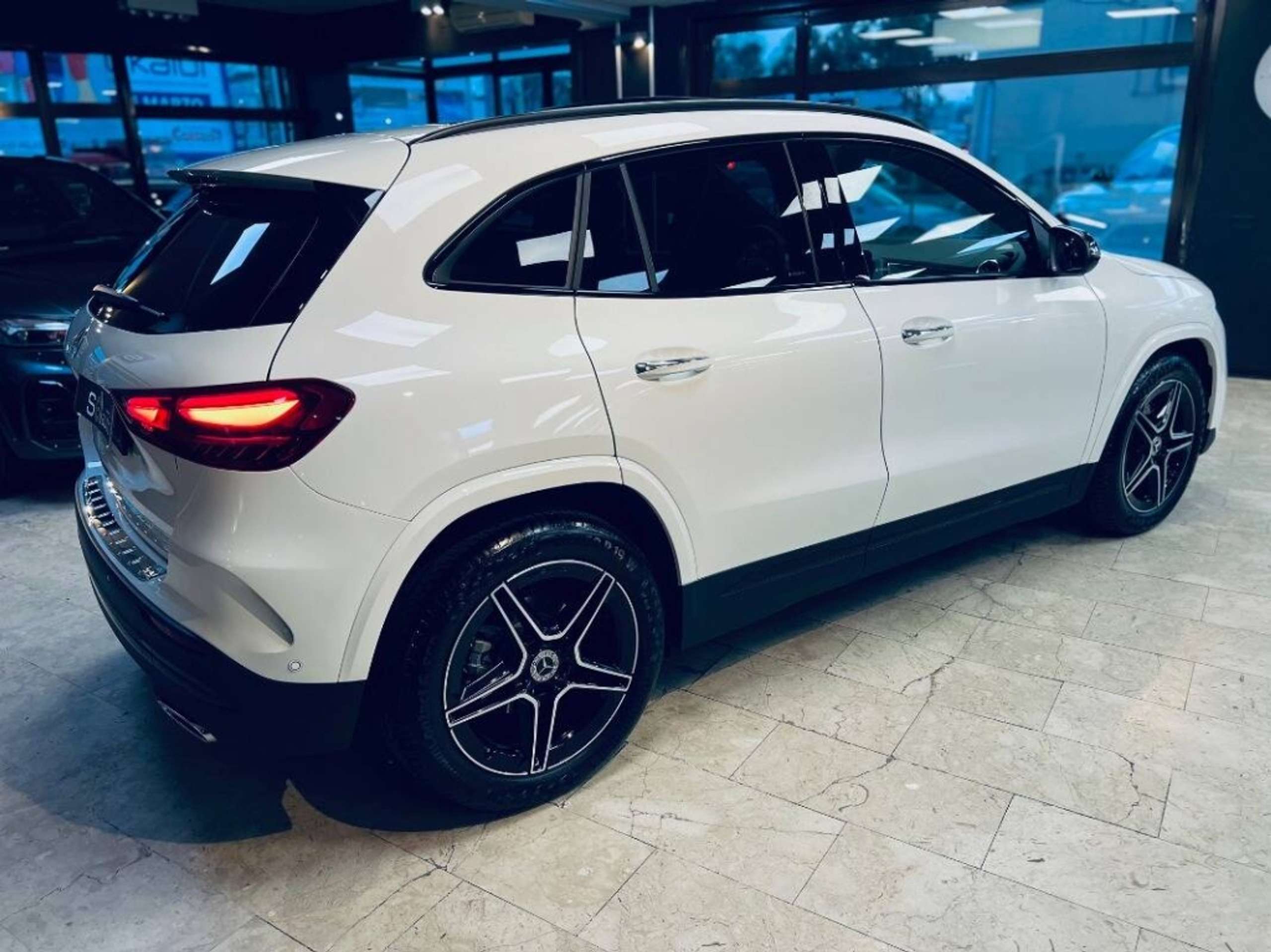 Mercedes-Benz - GLA 200