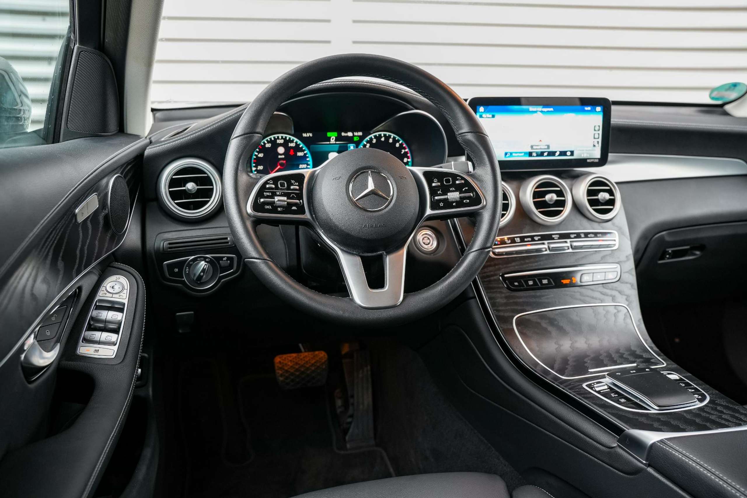 Mercedes-Benz - GLC 300