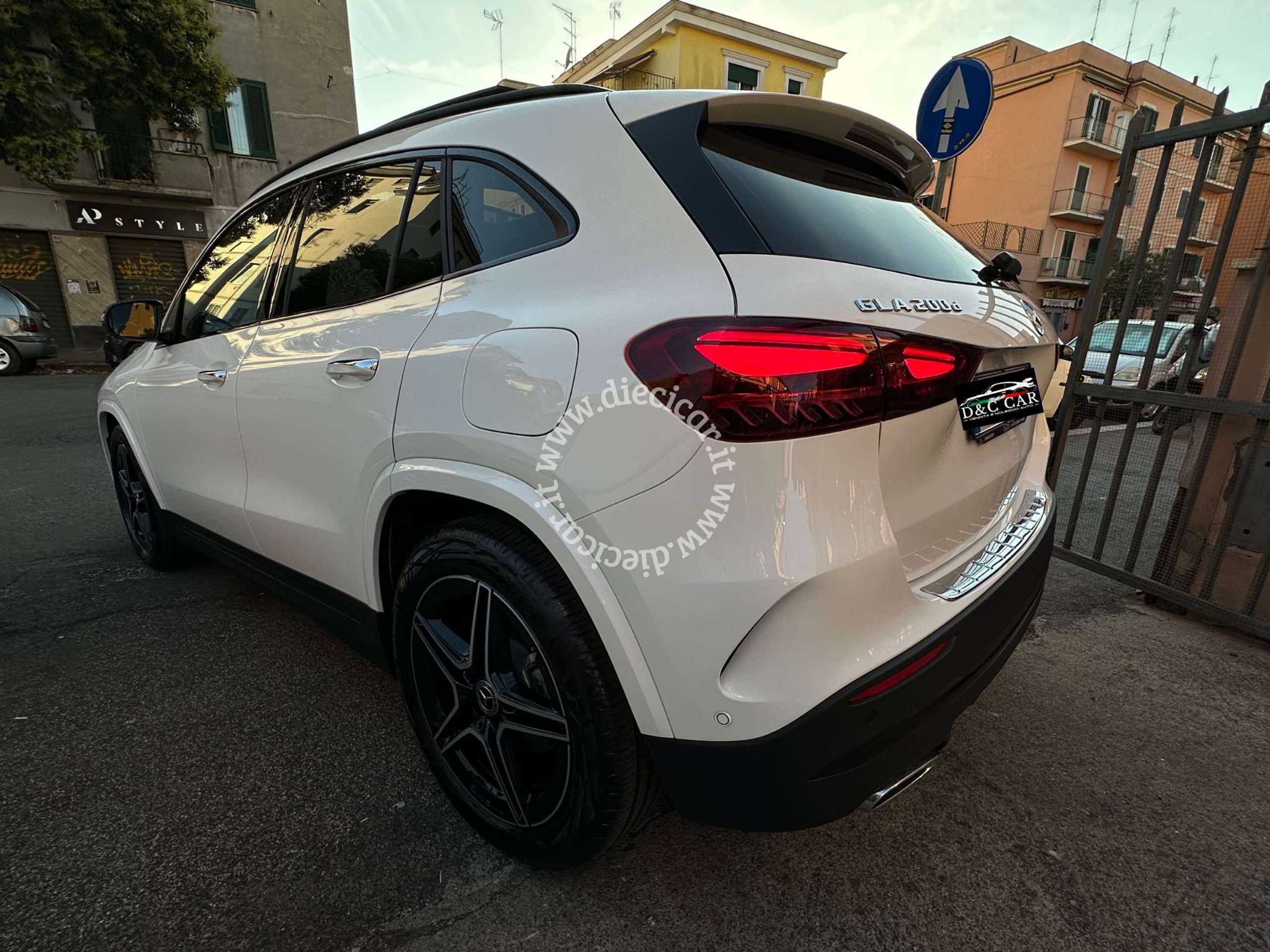 Mercedes-Benz - GLA 200