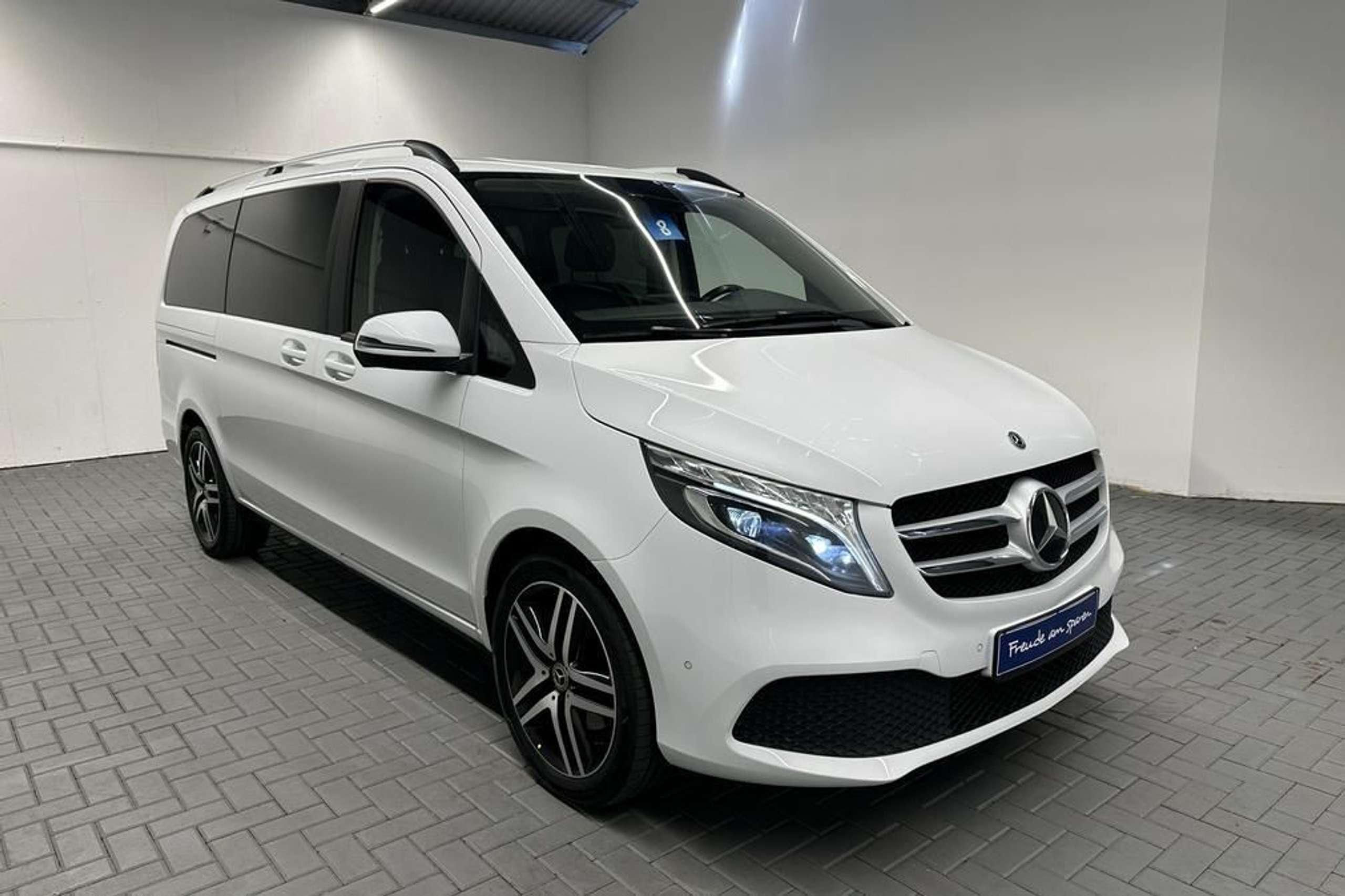 Mercedes-Benz - V 300