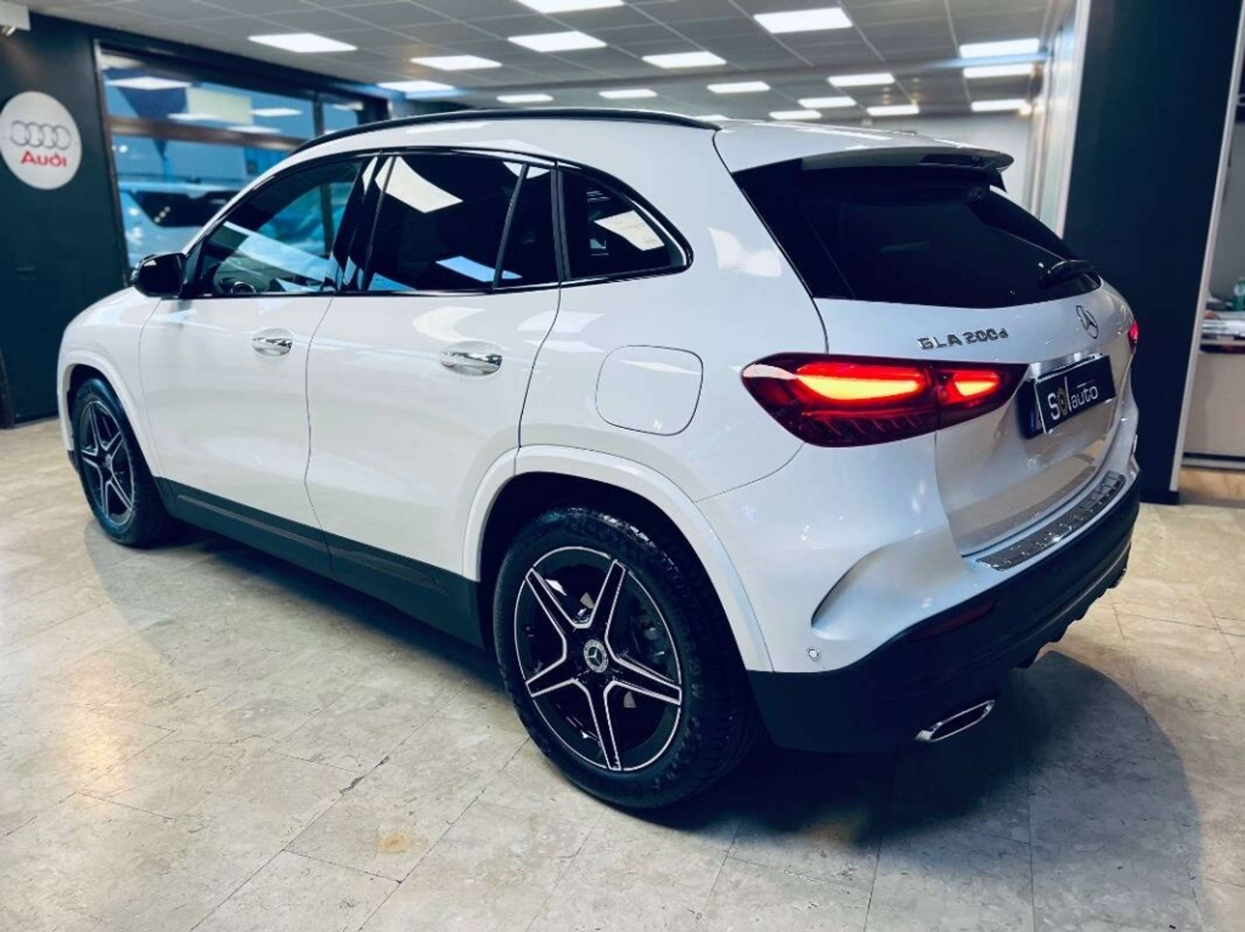 Mercedes-Benz - GLA 200