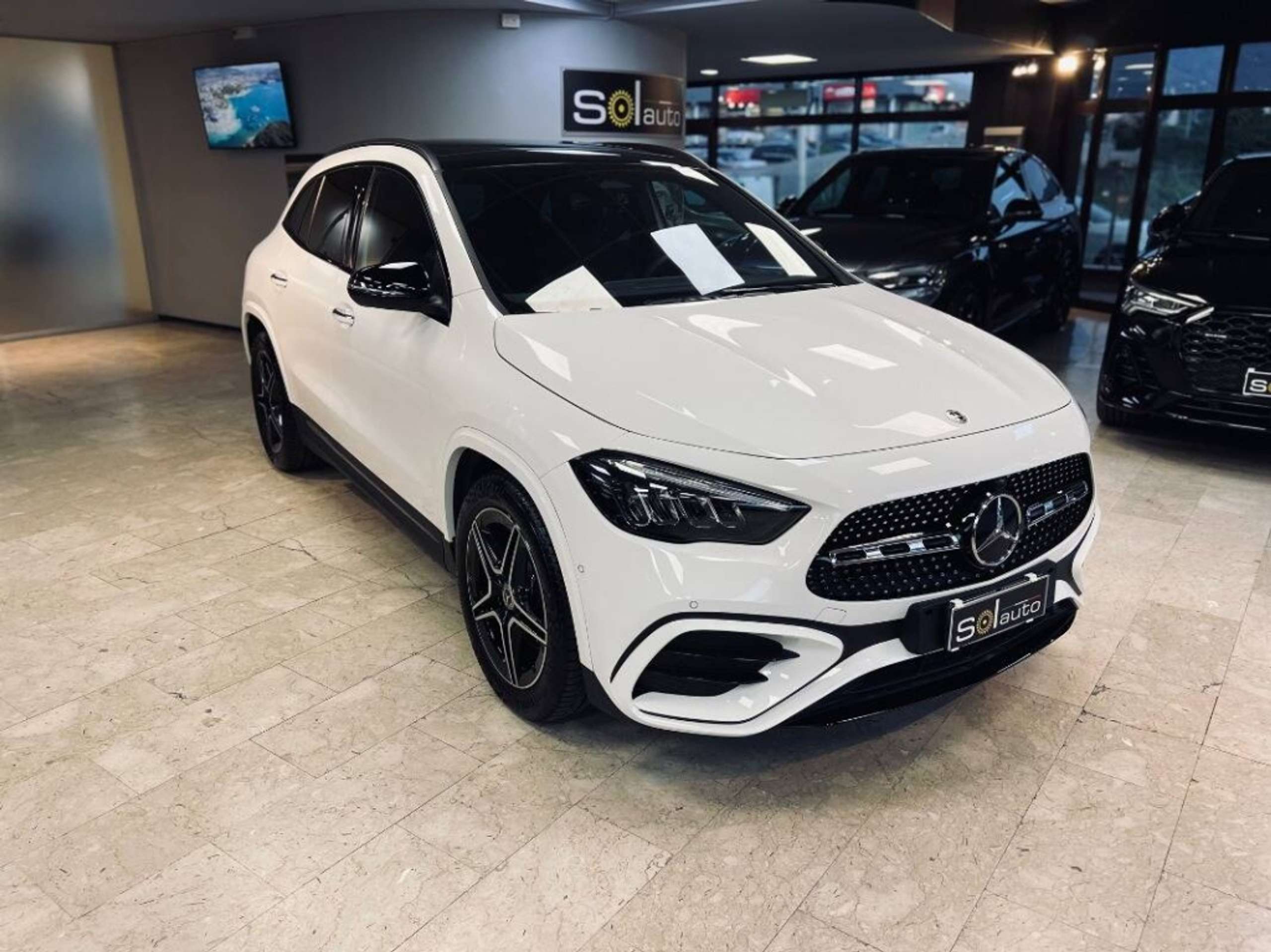 Mercedes-Benz - GLA 200