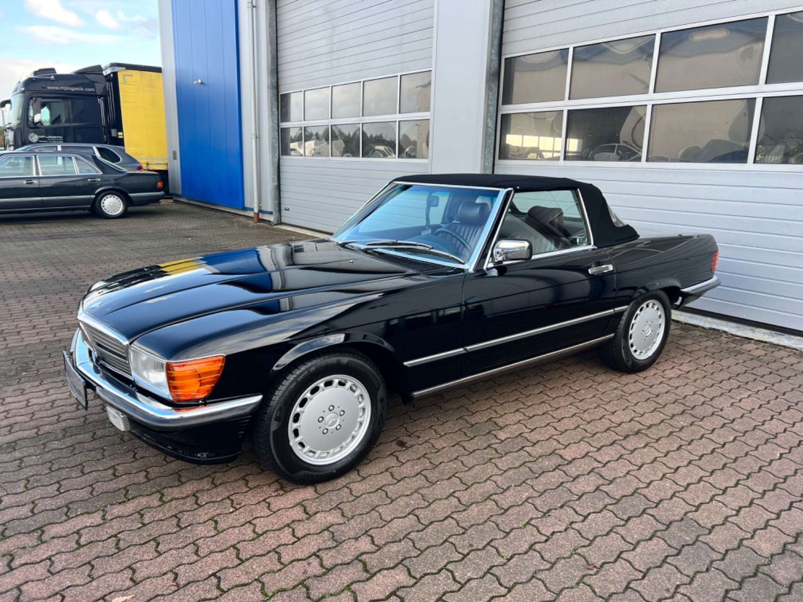 Mercedes-Benz - SL 560