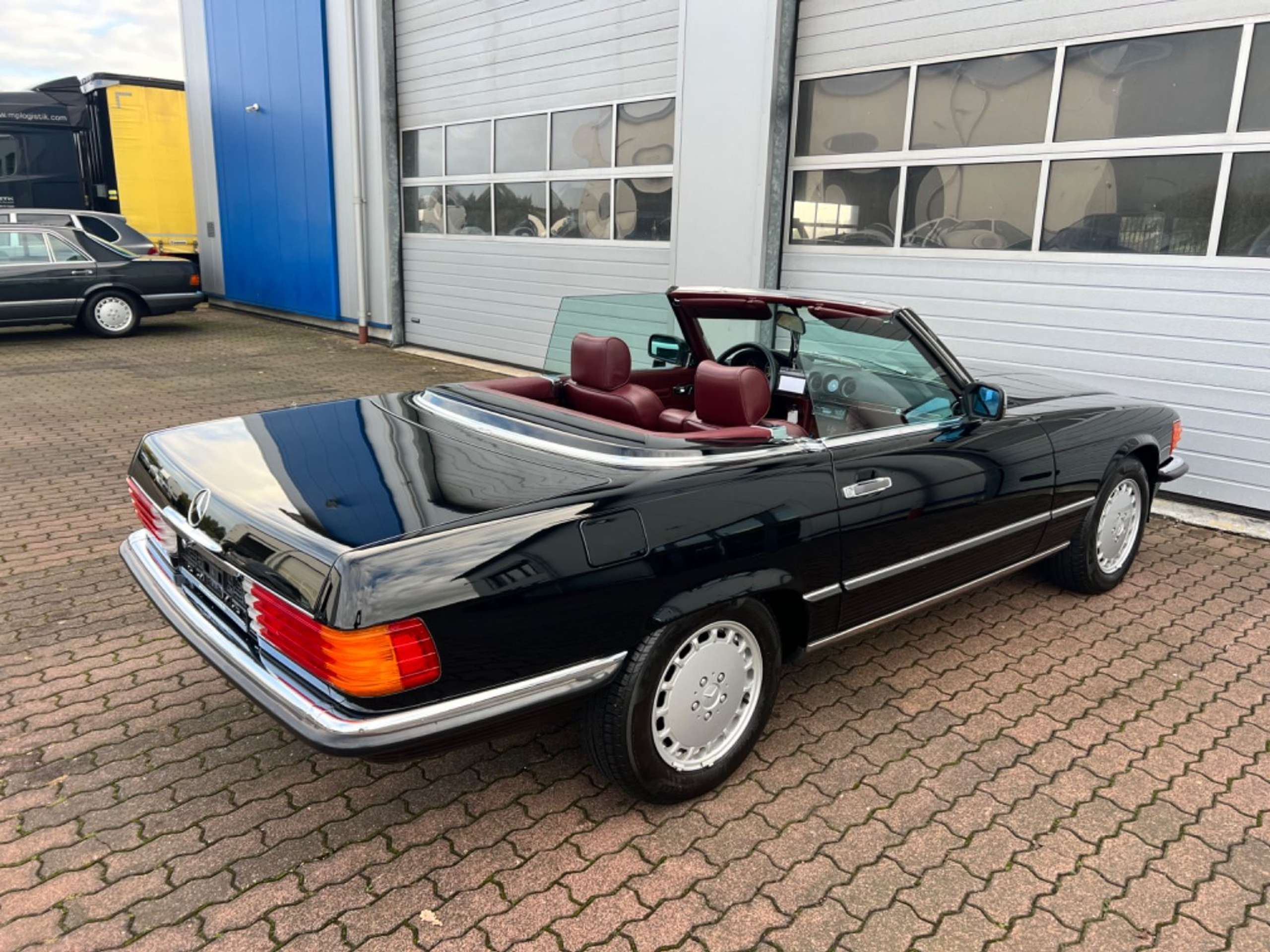 Mercedes-Benz - SL 560