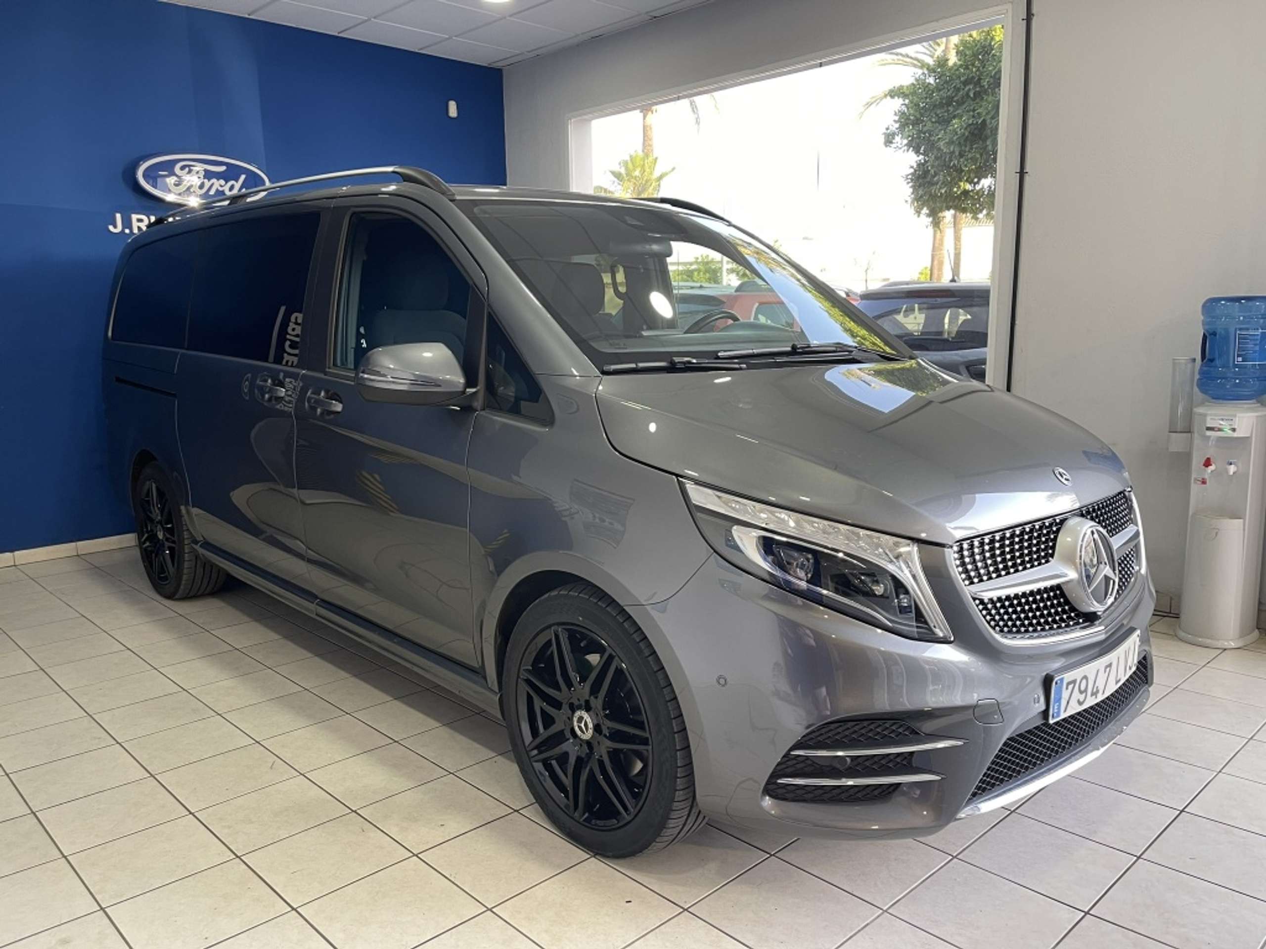 Mercedes-Benz - V 250