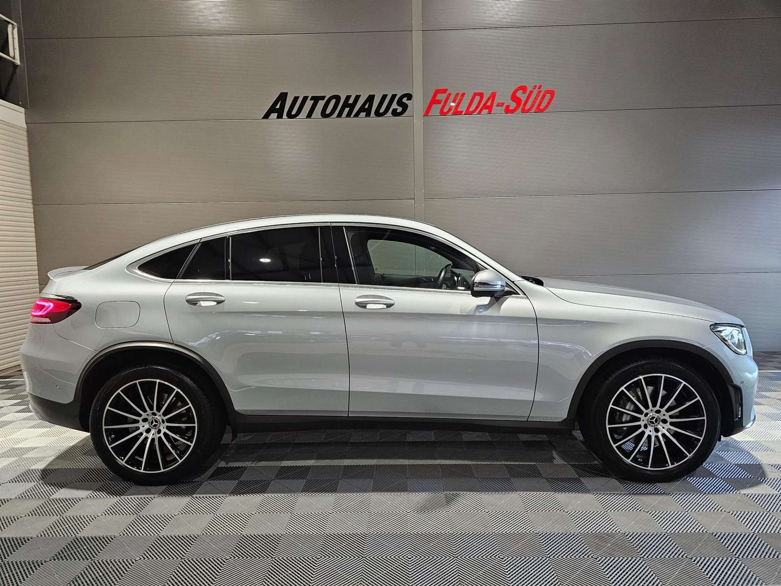 Mercedes-Benz - GLC 220