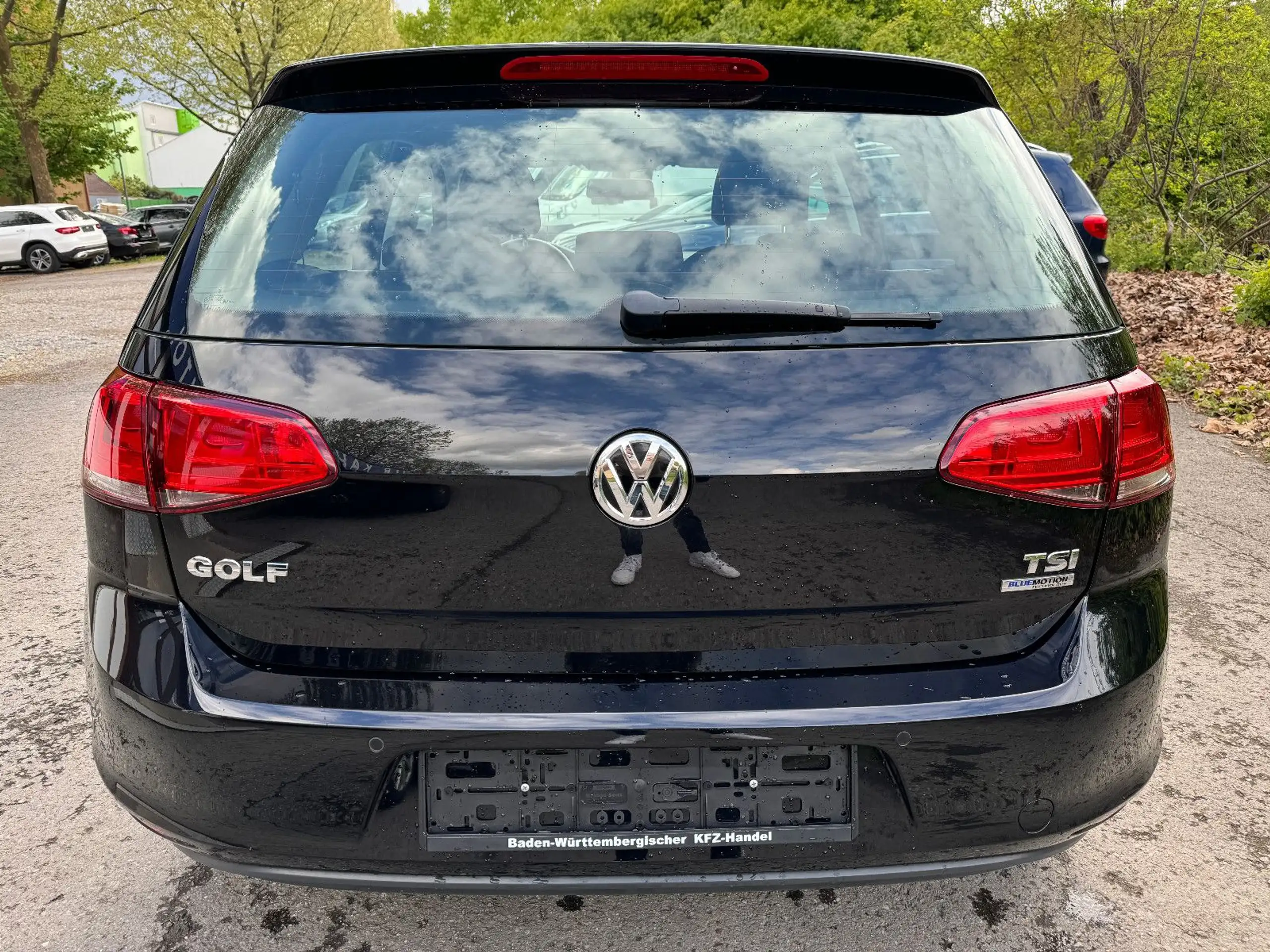 Volkswagen - Golf