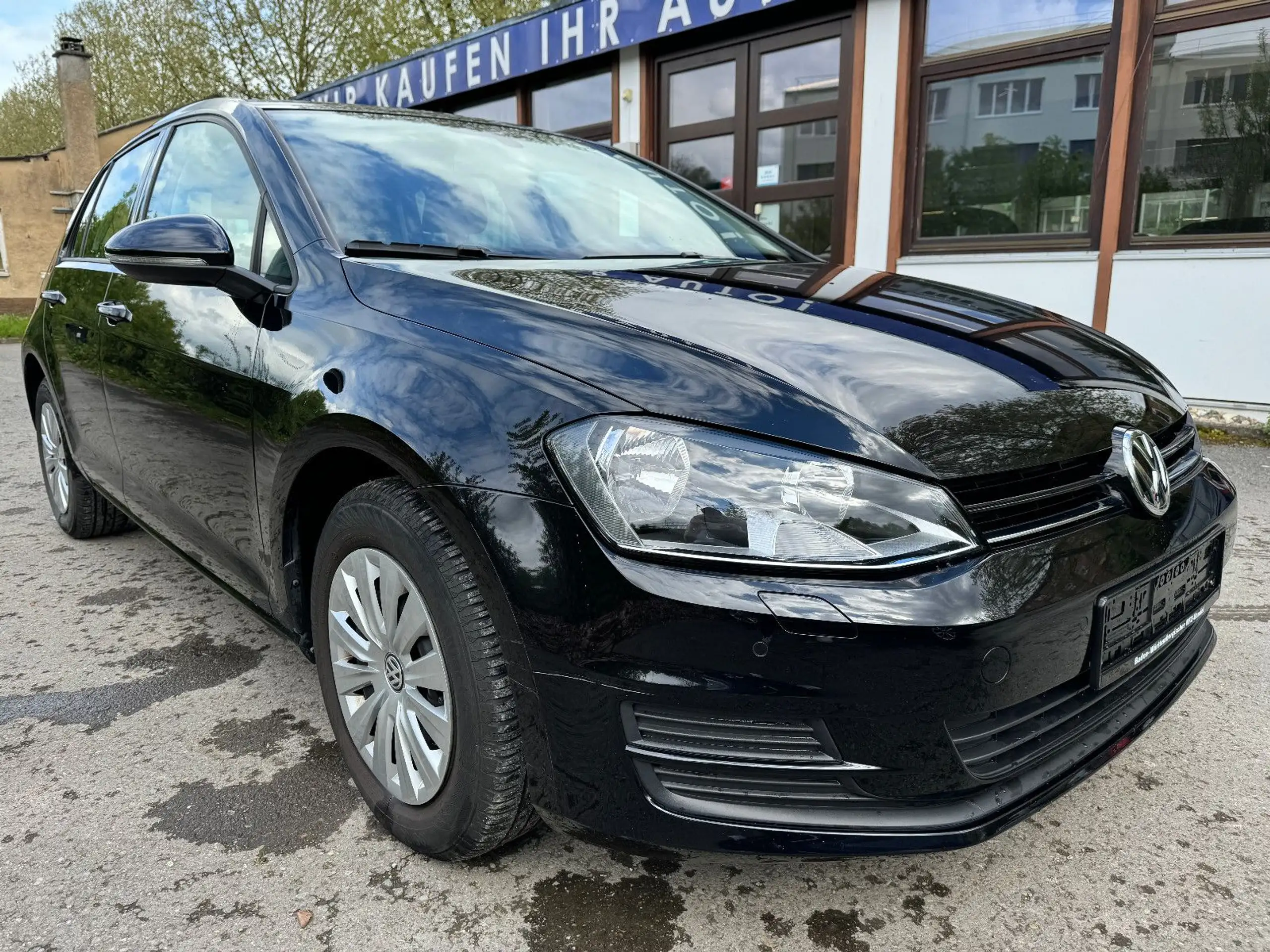 Volkswagen - Golf