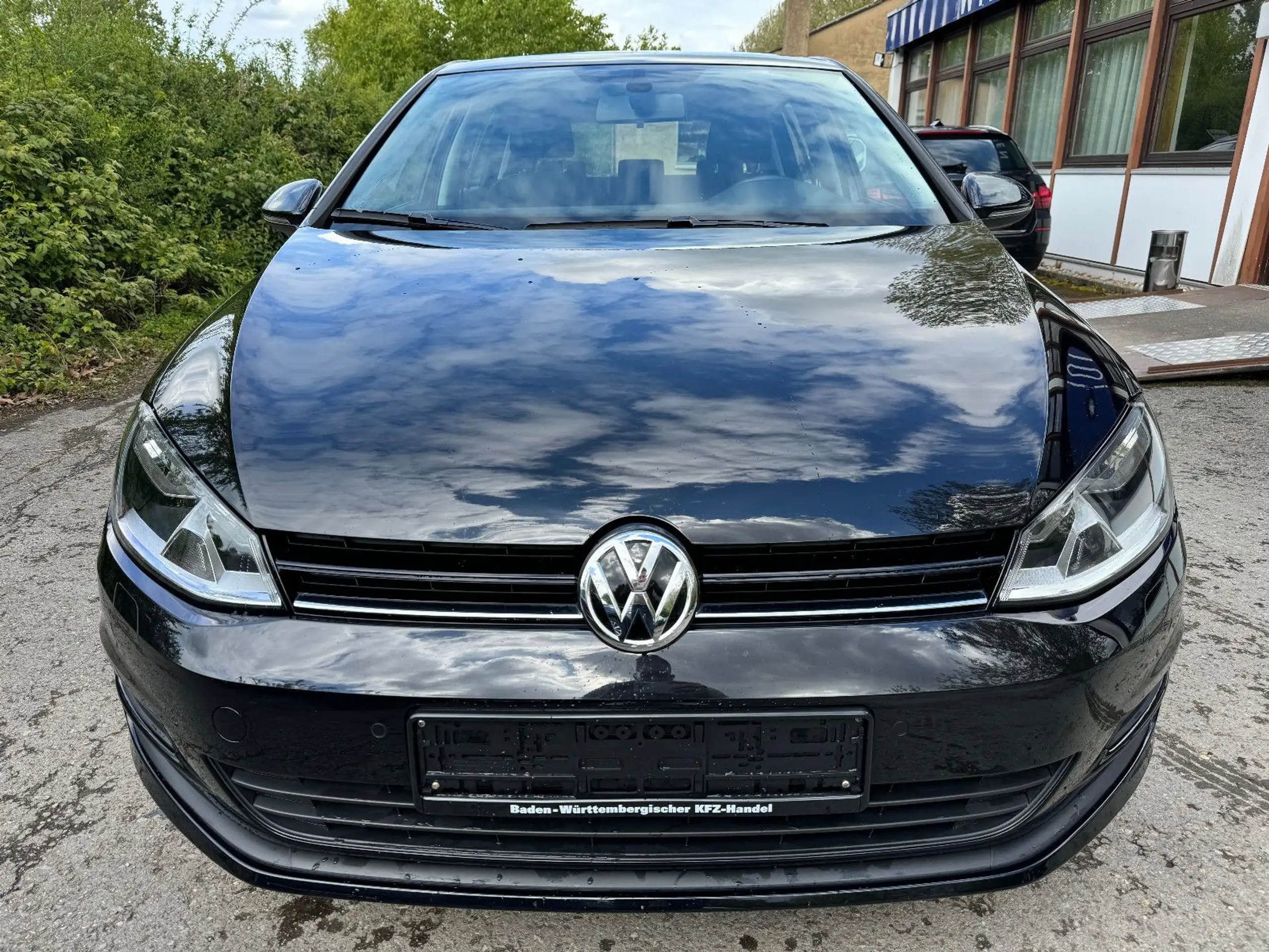 Volkswagen - Golf