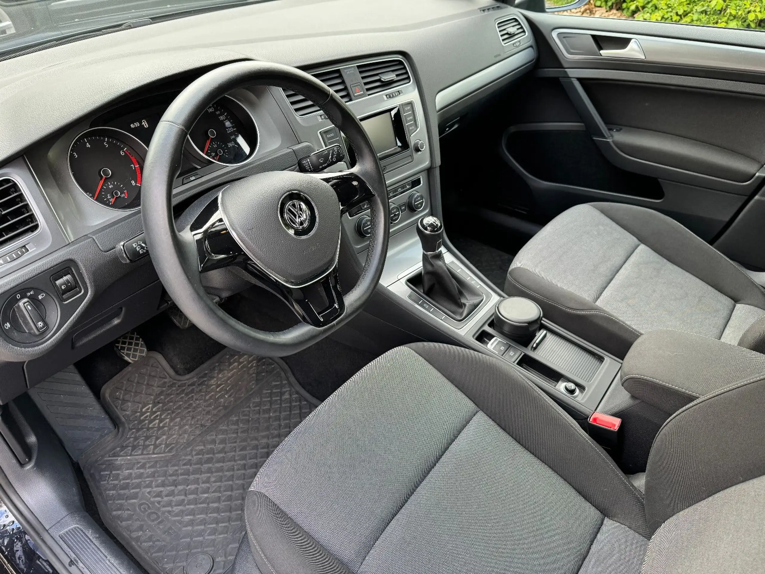 Volkswagen - Golf