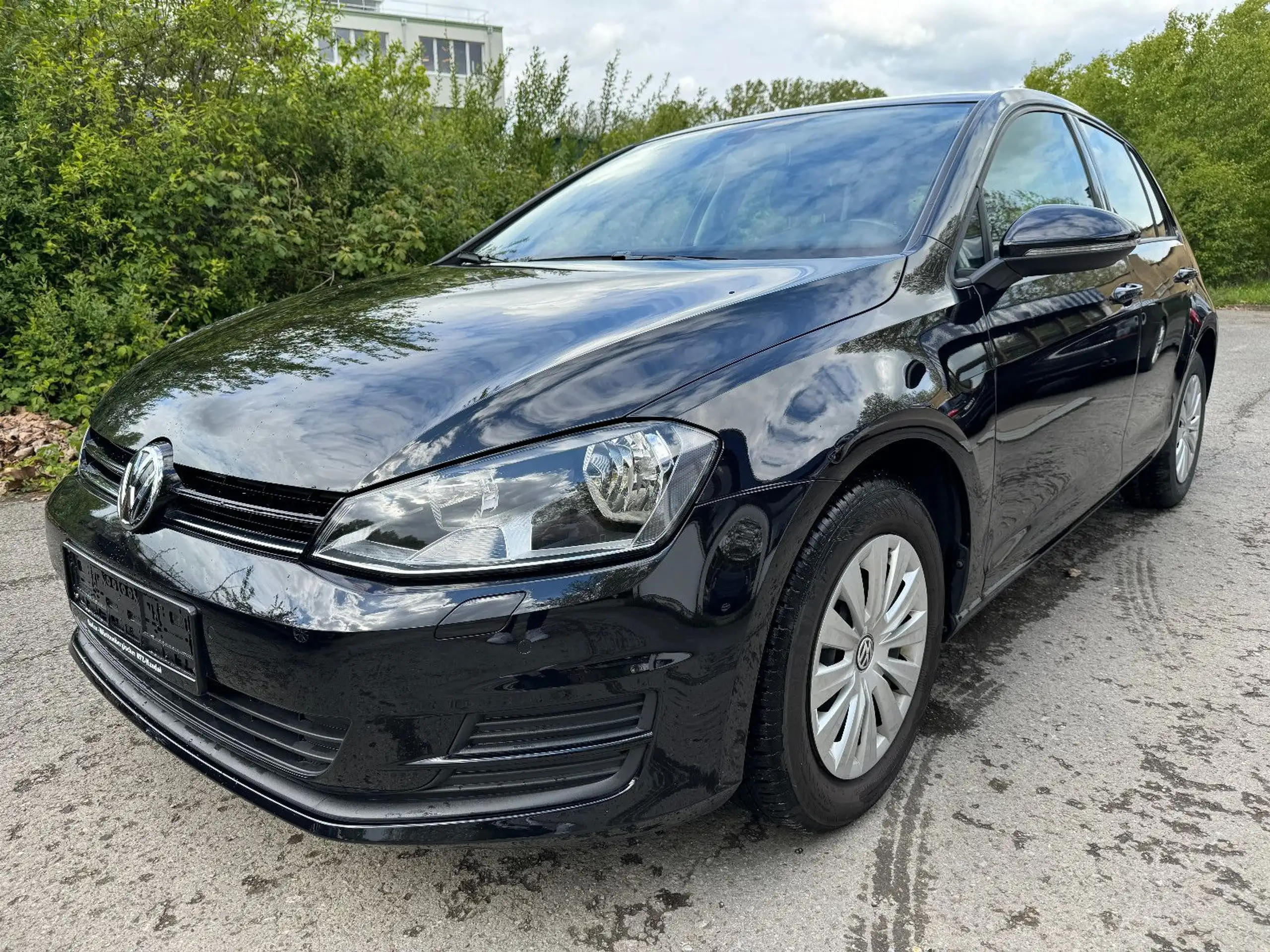 Volkswagen - Golf