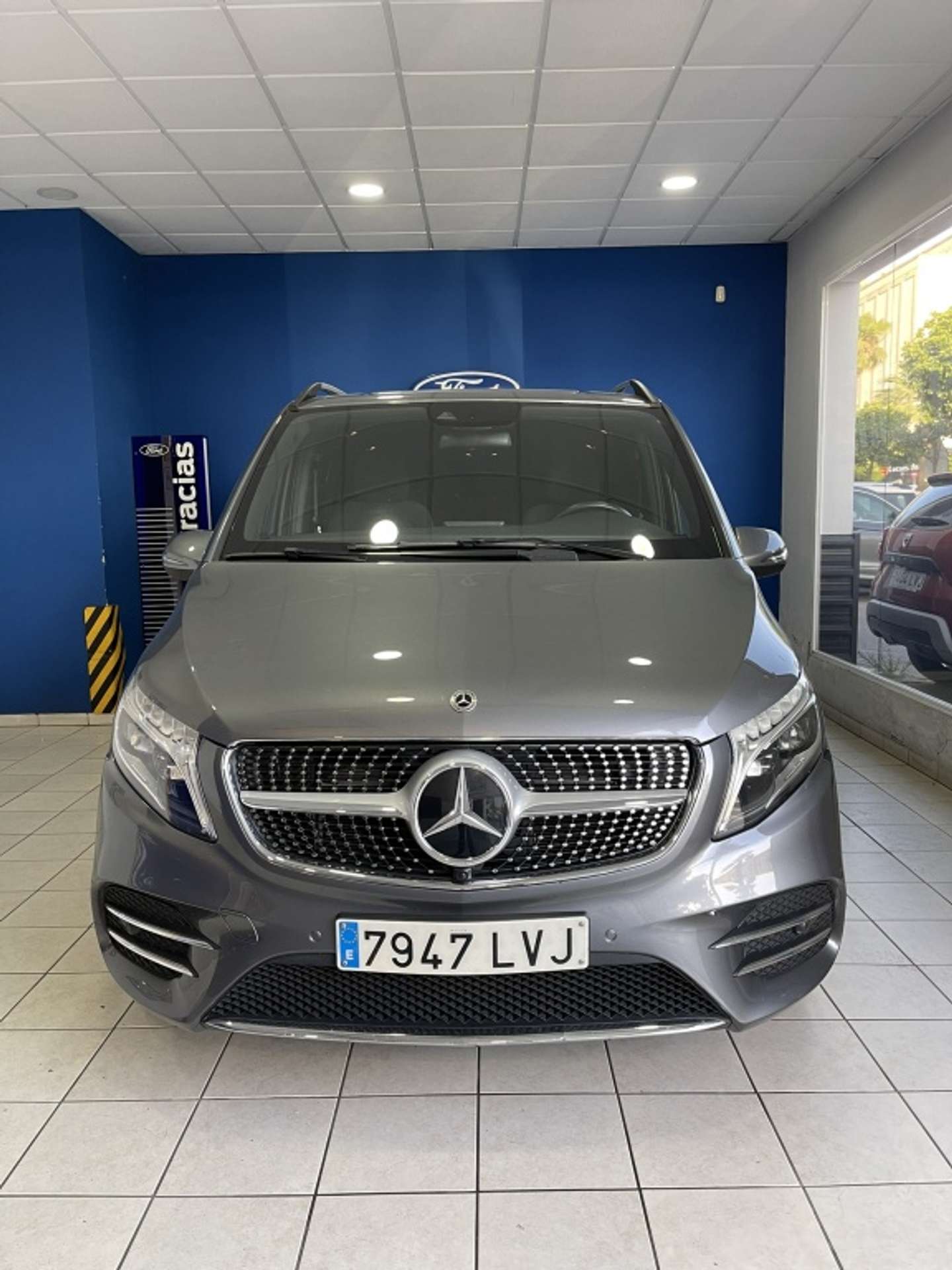 Mercedes-Benz - V 250