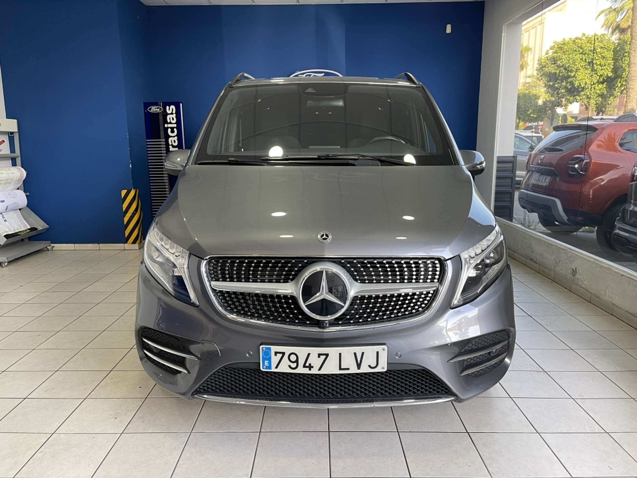 Mercedes-Benz - V 250