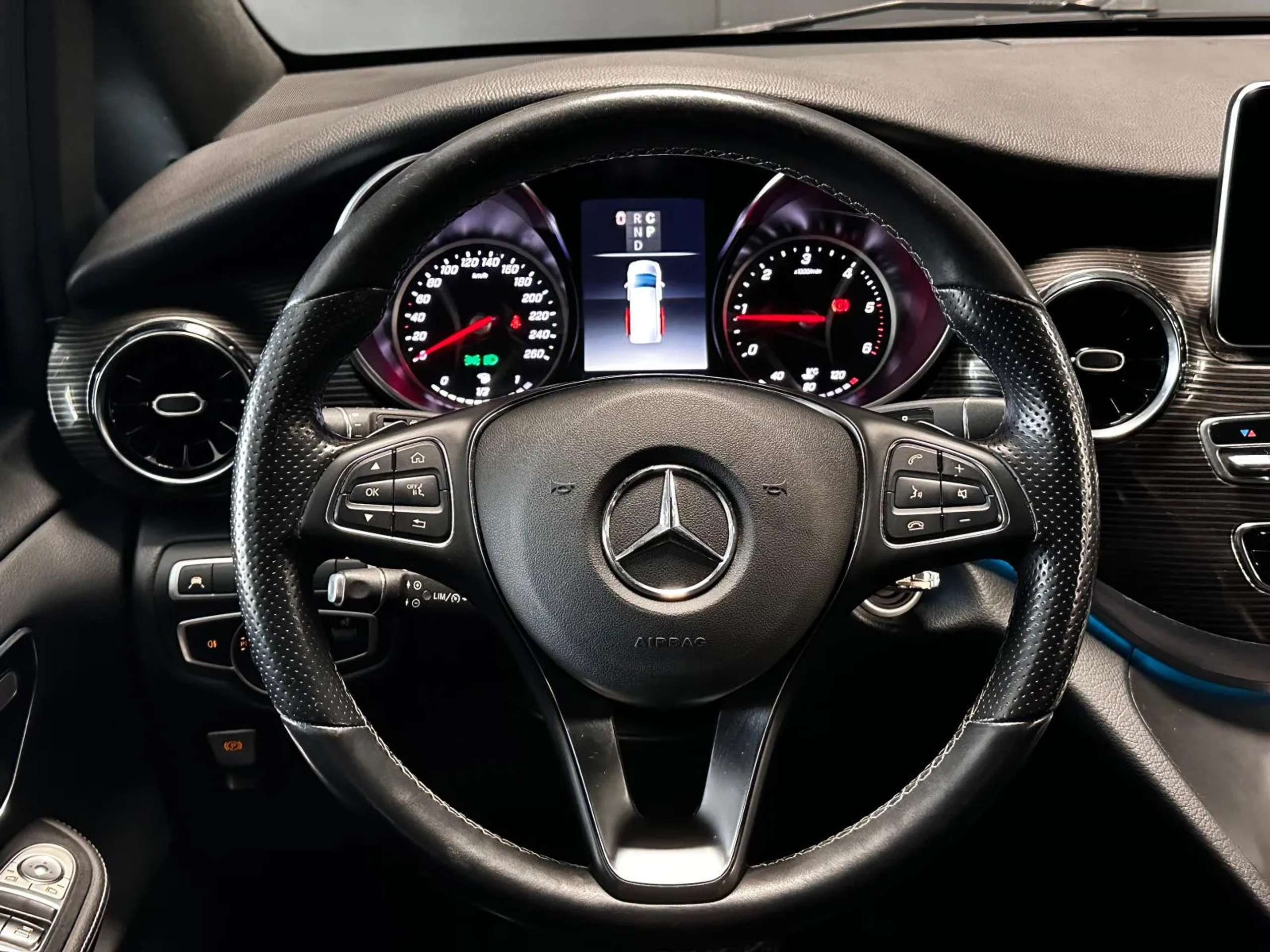 Mercedes-Benz - V 300