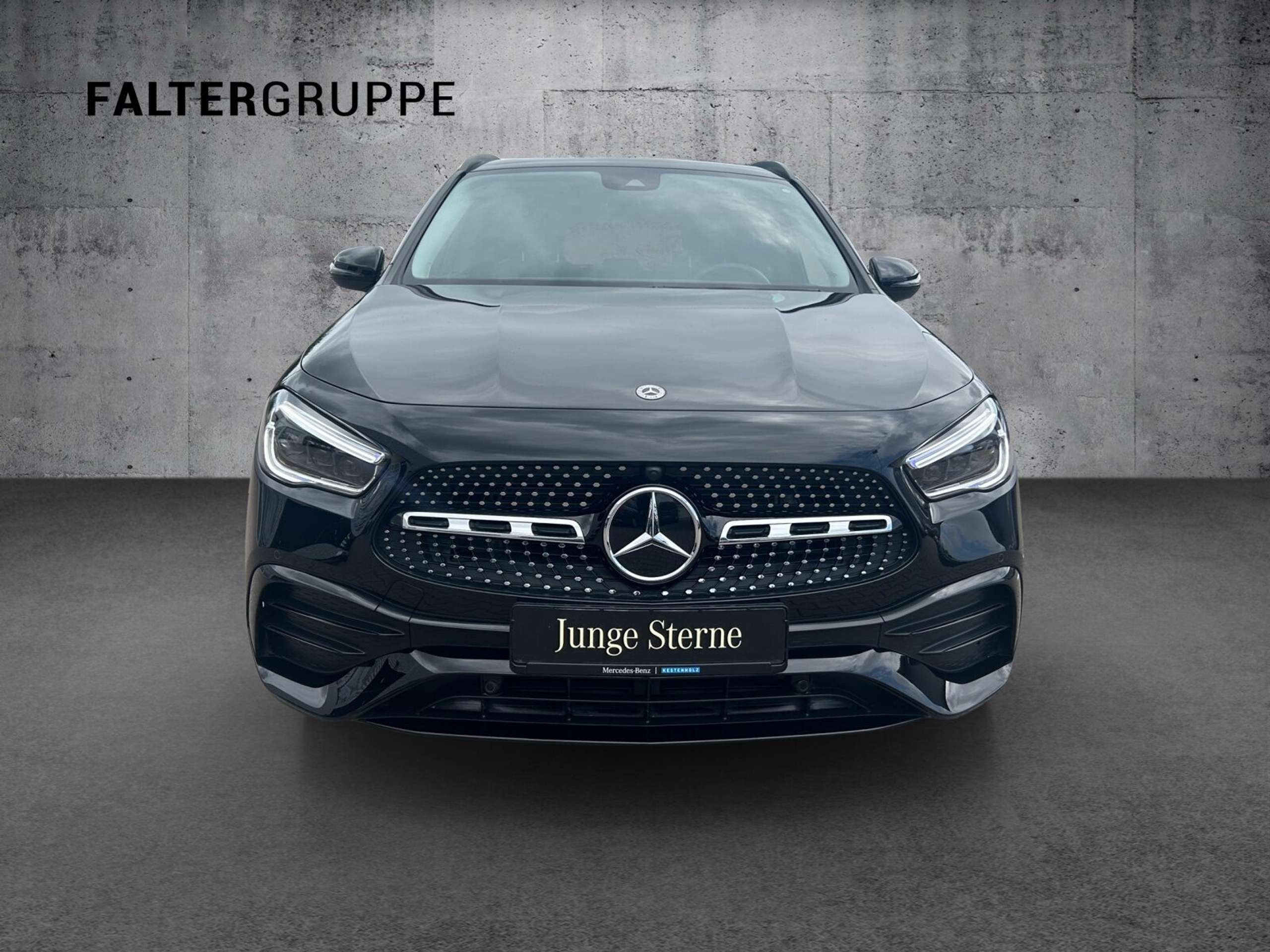 Mercedes-Benz - GLA 220