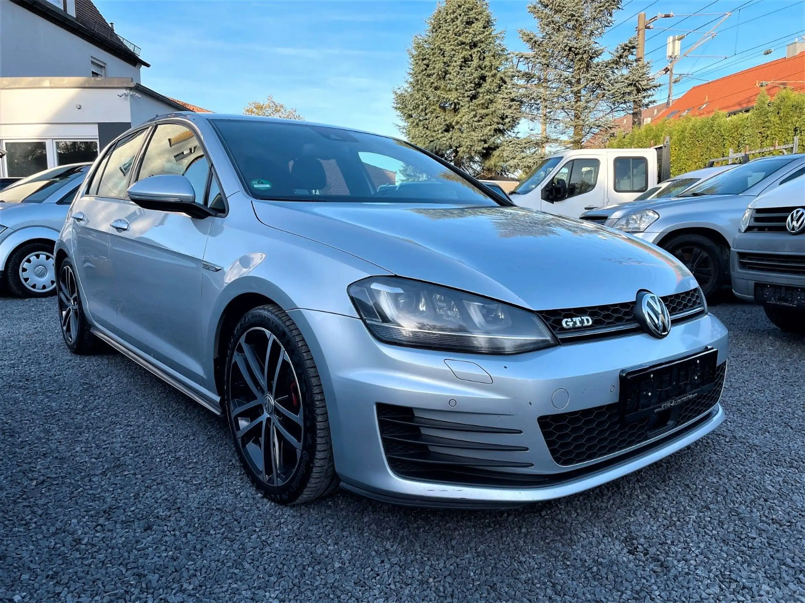 Volkswagen - Golf