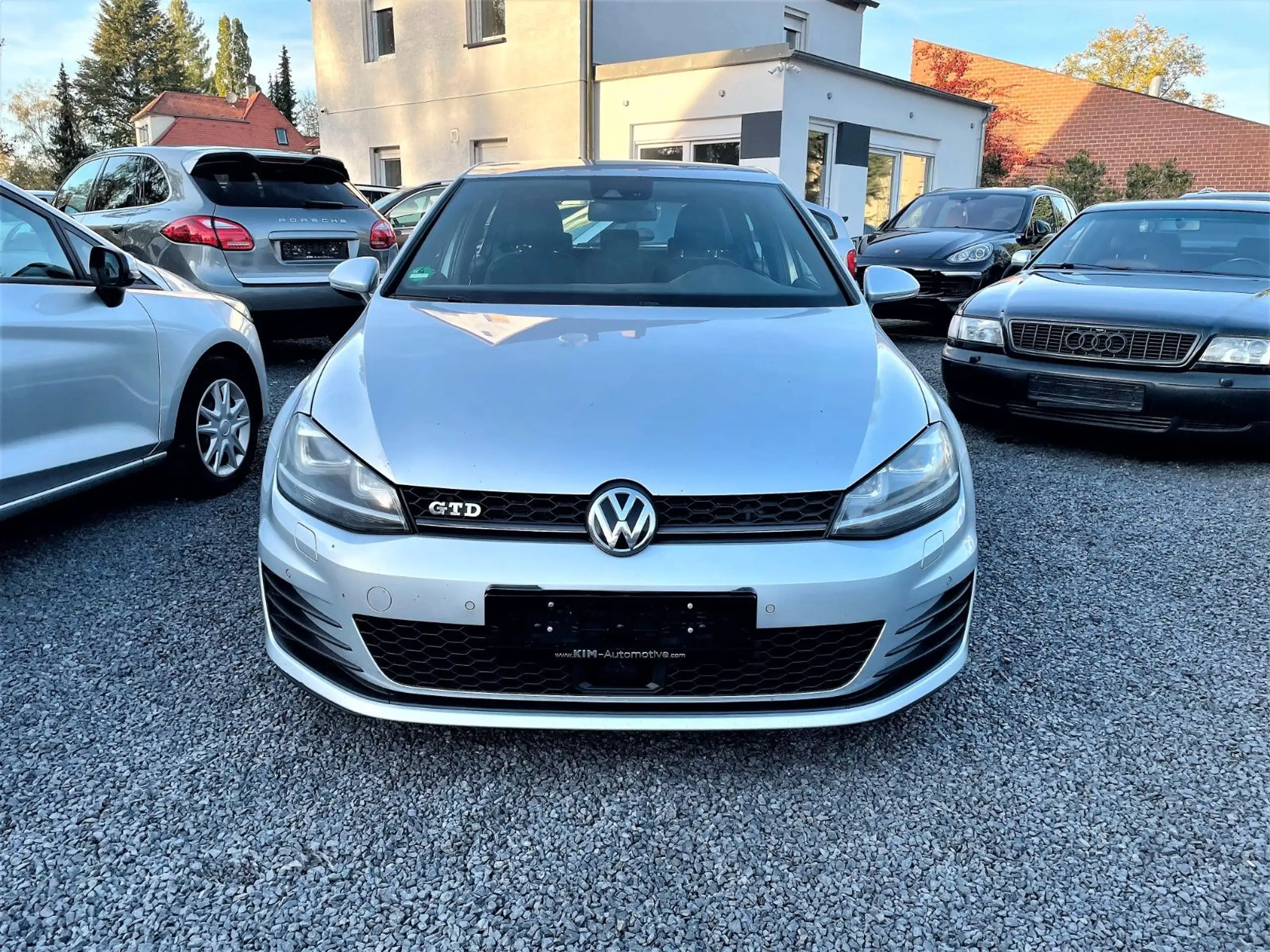 Volkswagen - Golf