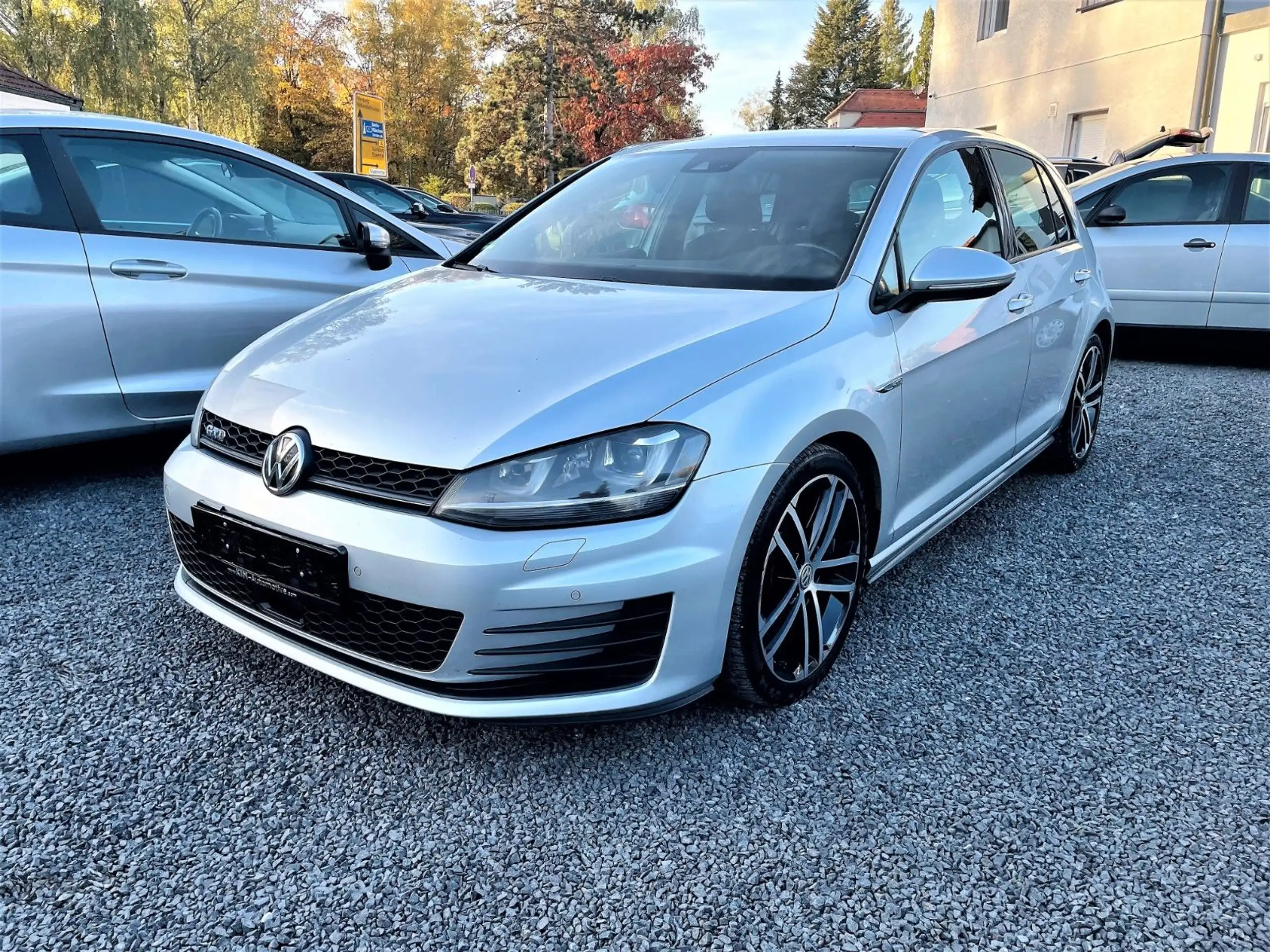 Volkswagen - Golf