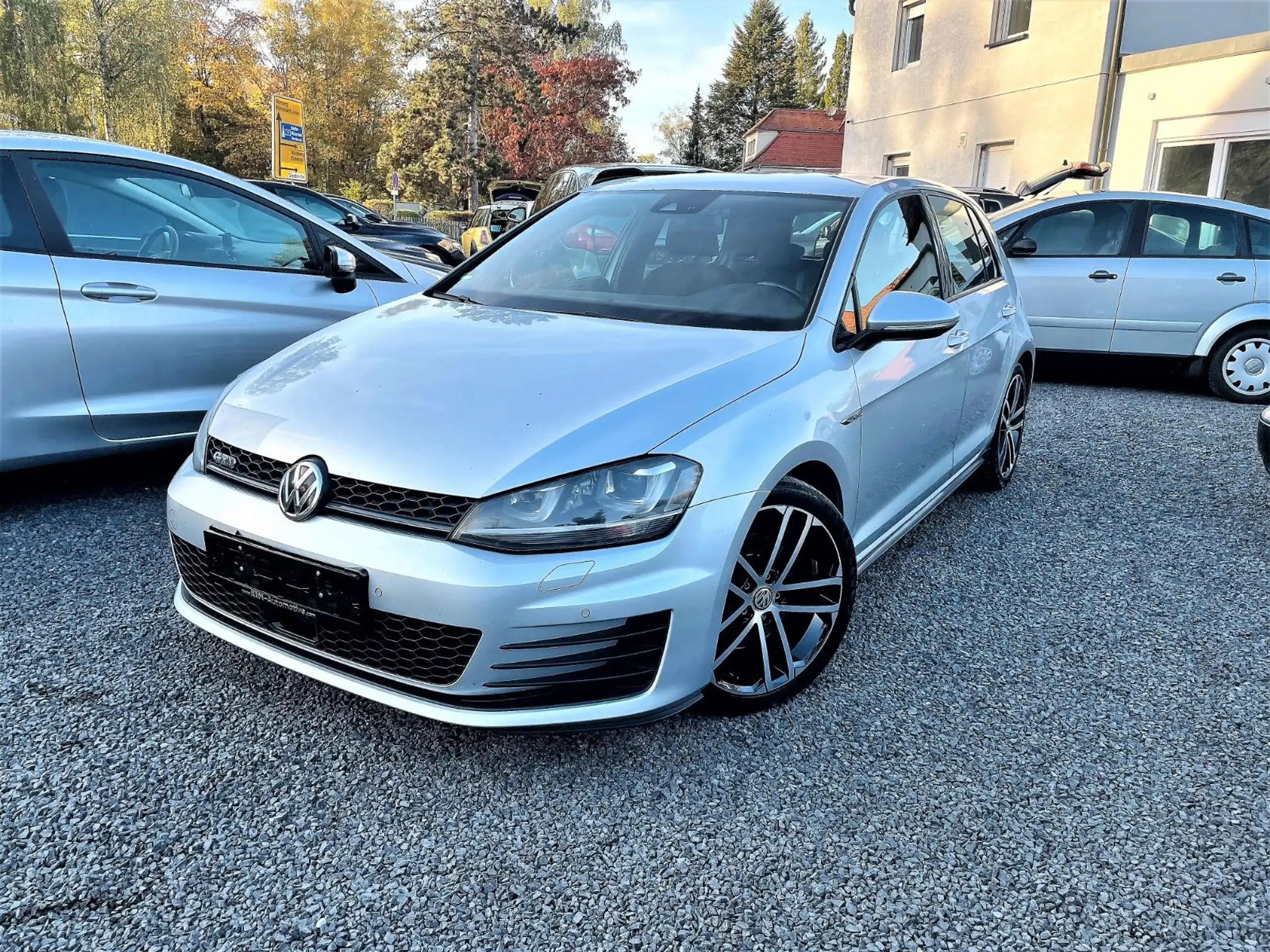 Volkswagen - Golf