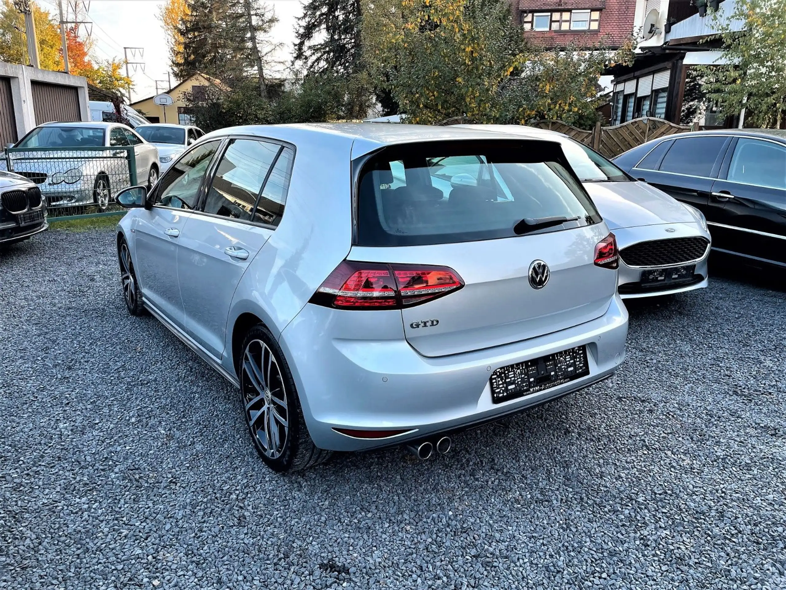 Volkswagen - Golf