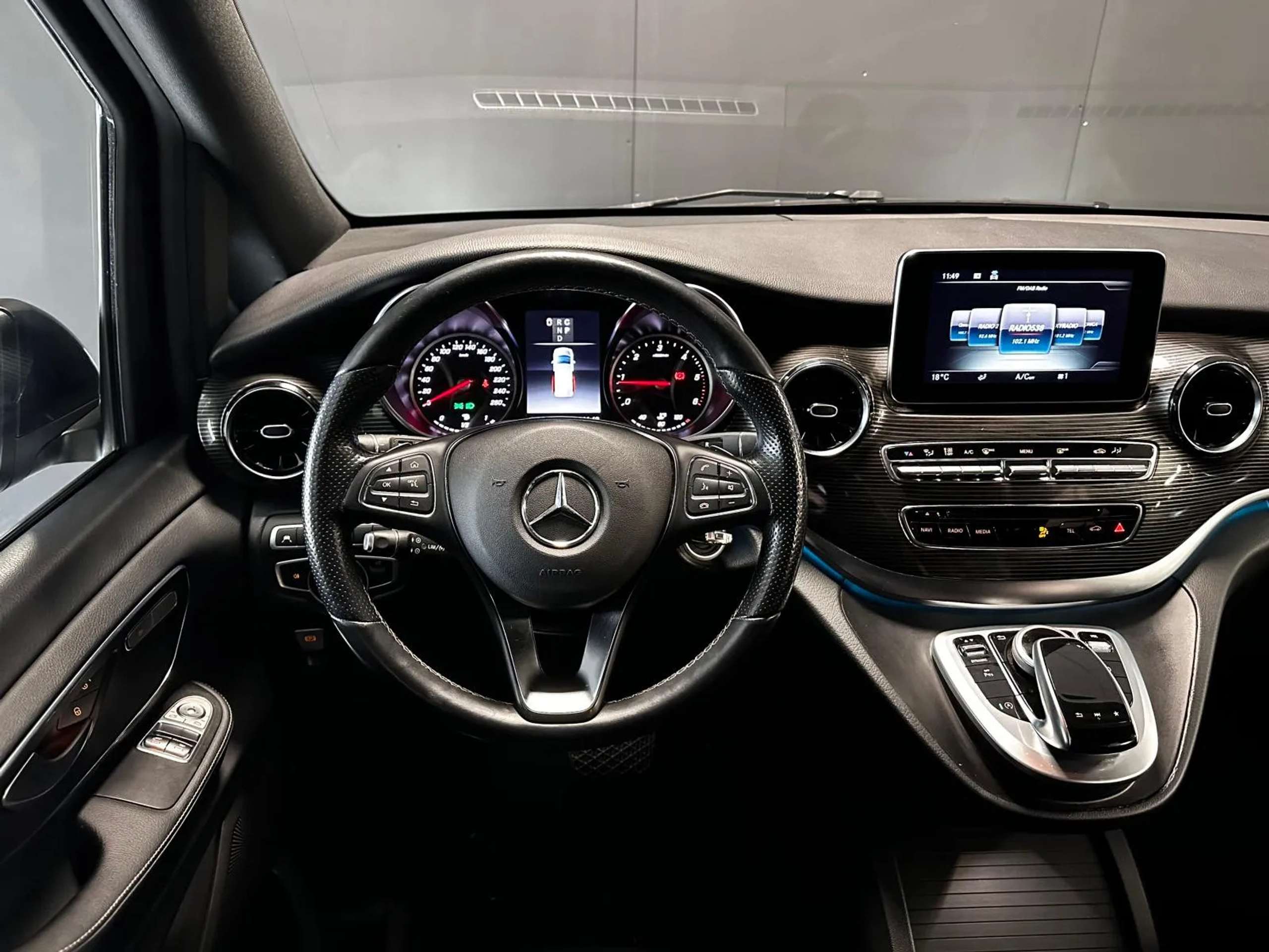 Mercedes-Benz - V 300