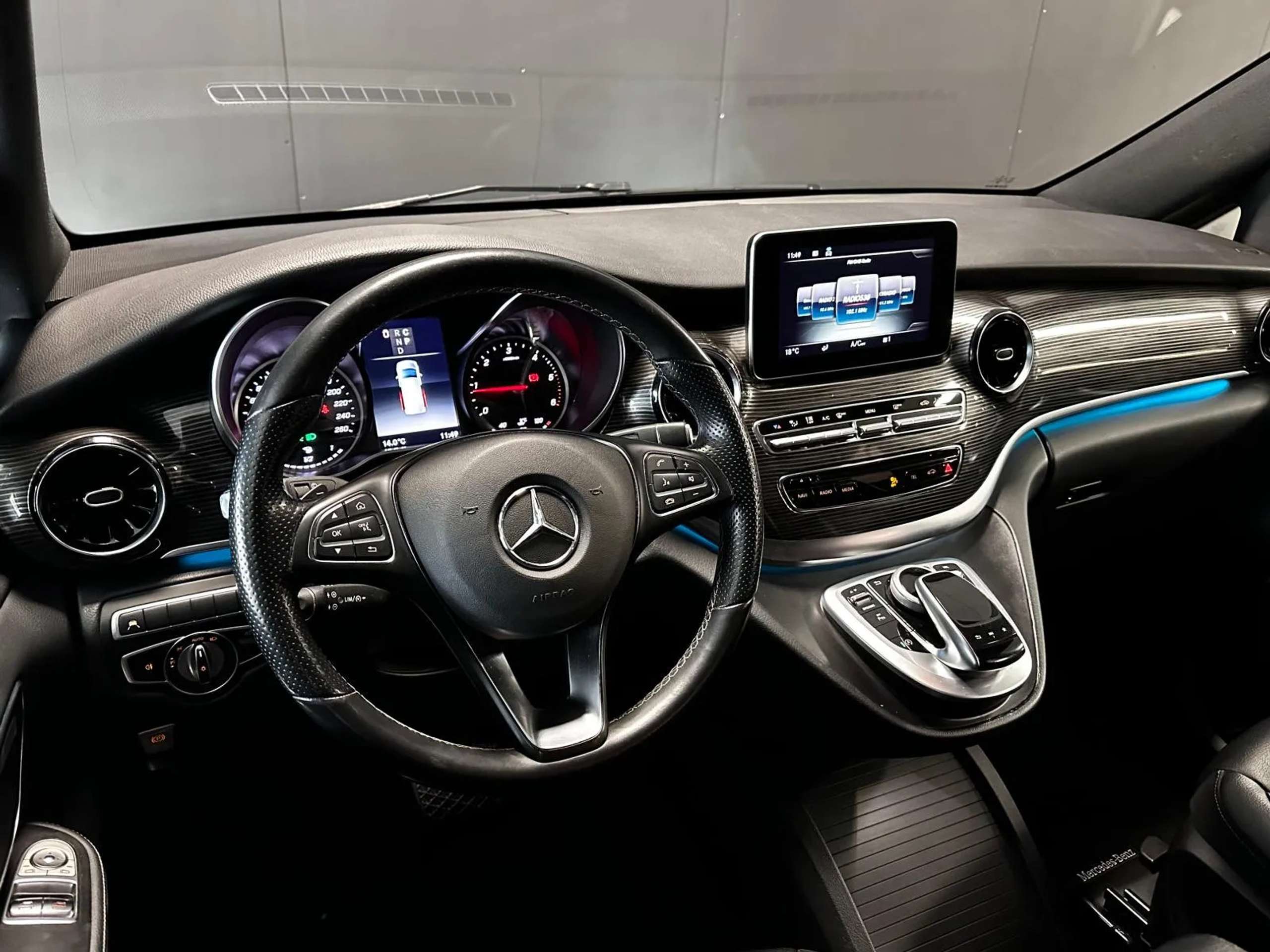 Mercedes-Benz - V 300