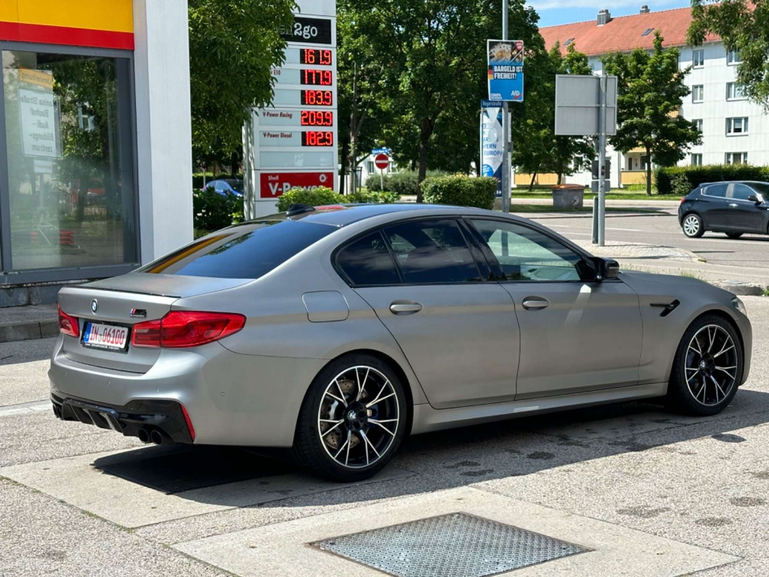 BMW - M5