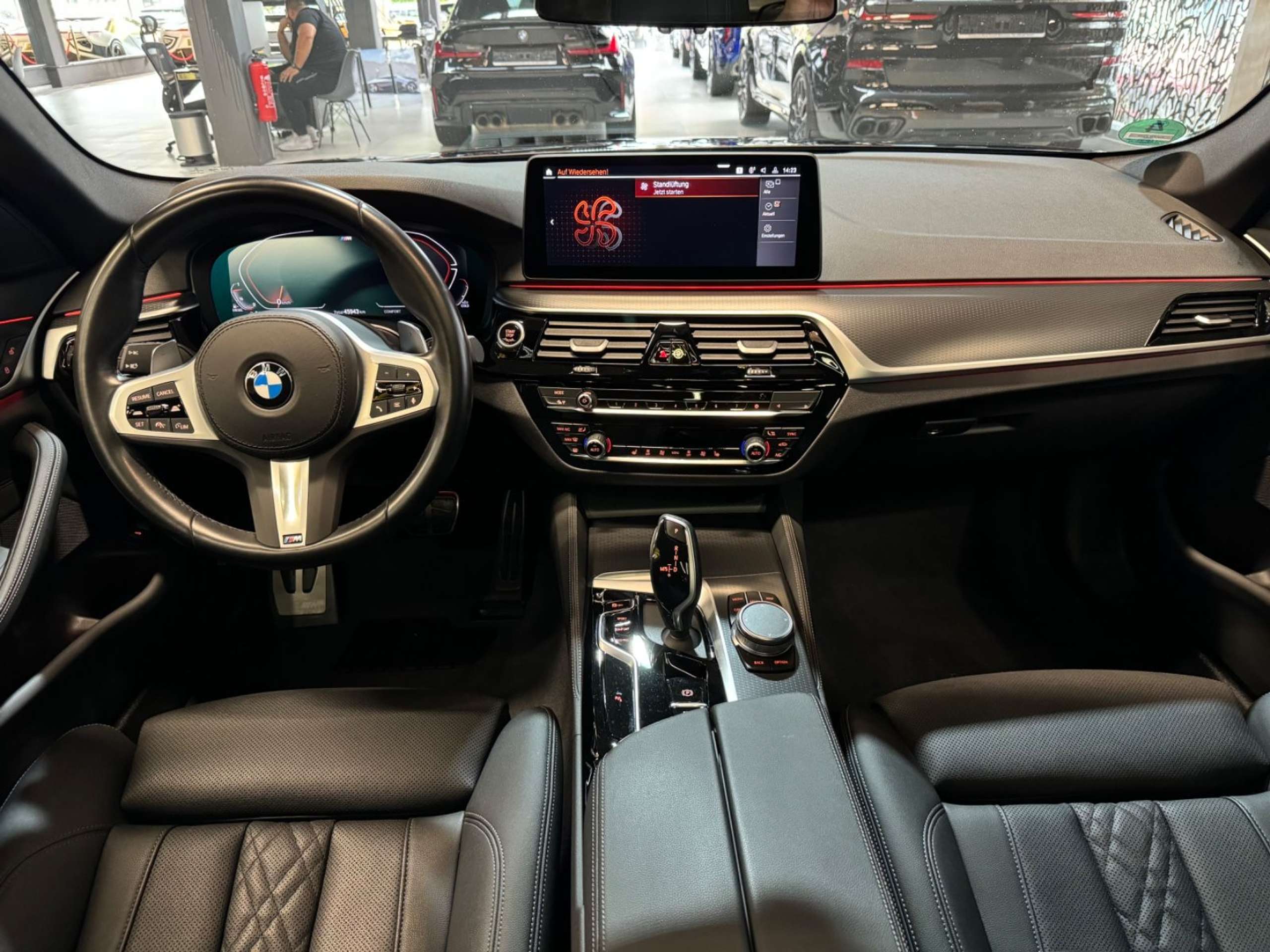 BMW - 530