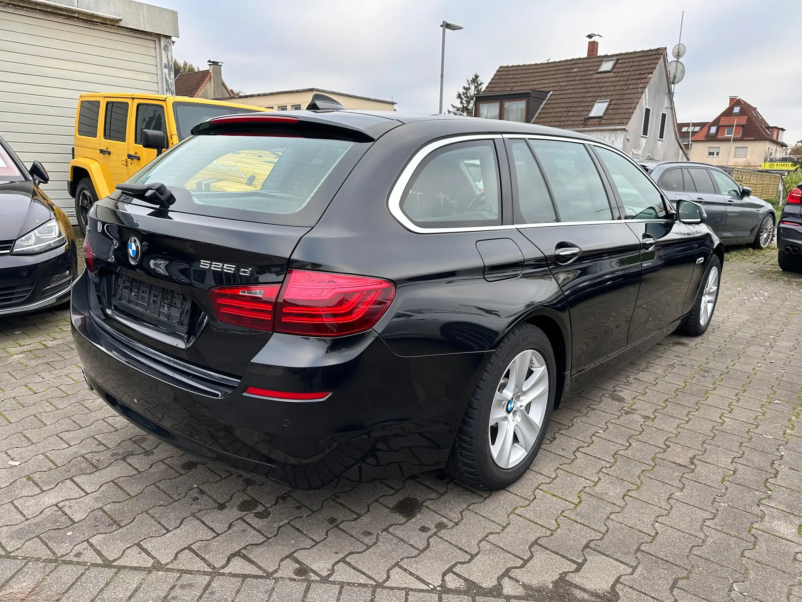 BMW - 525