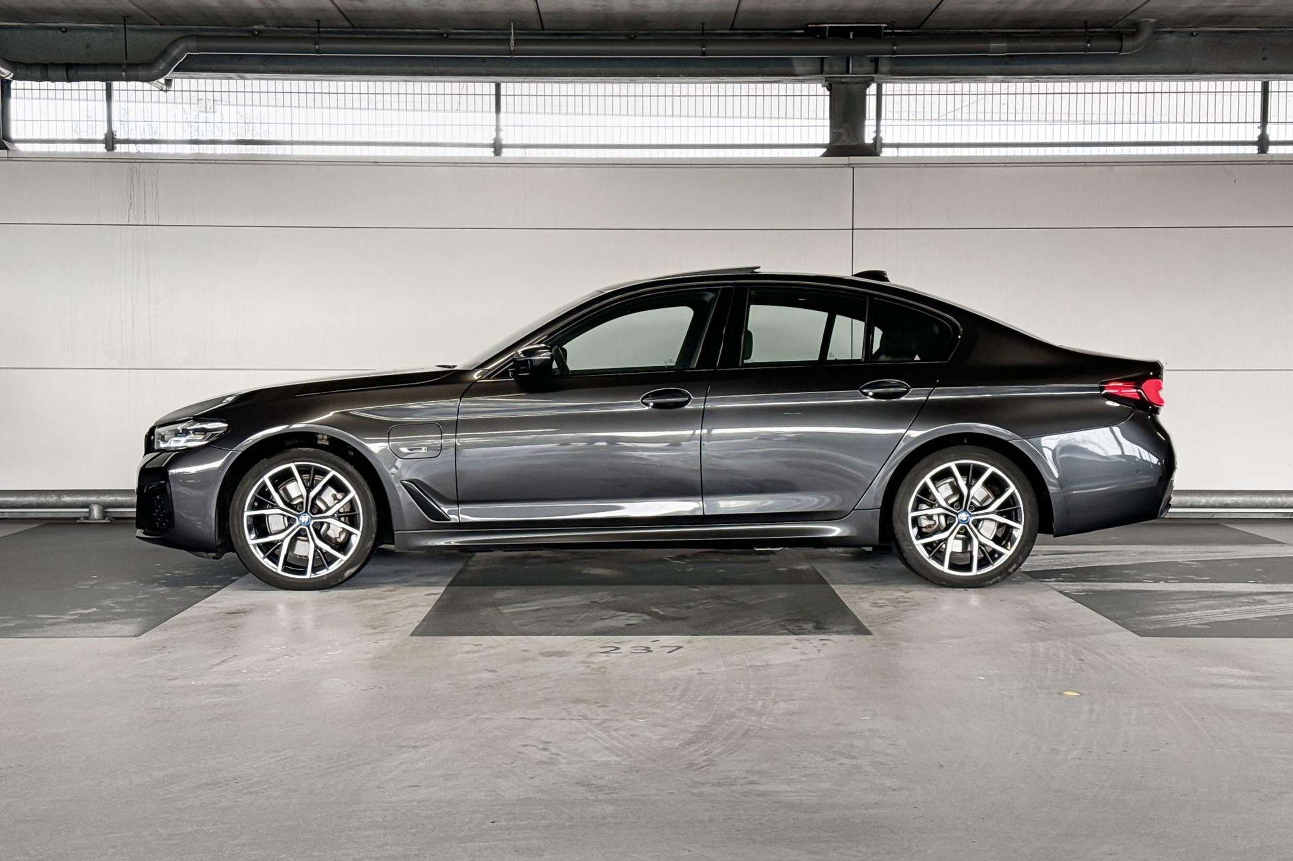 BMW - 530