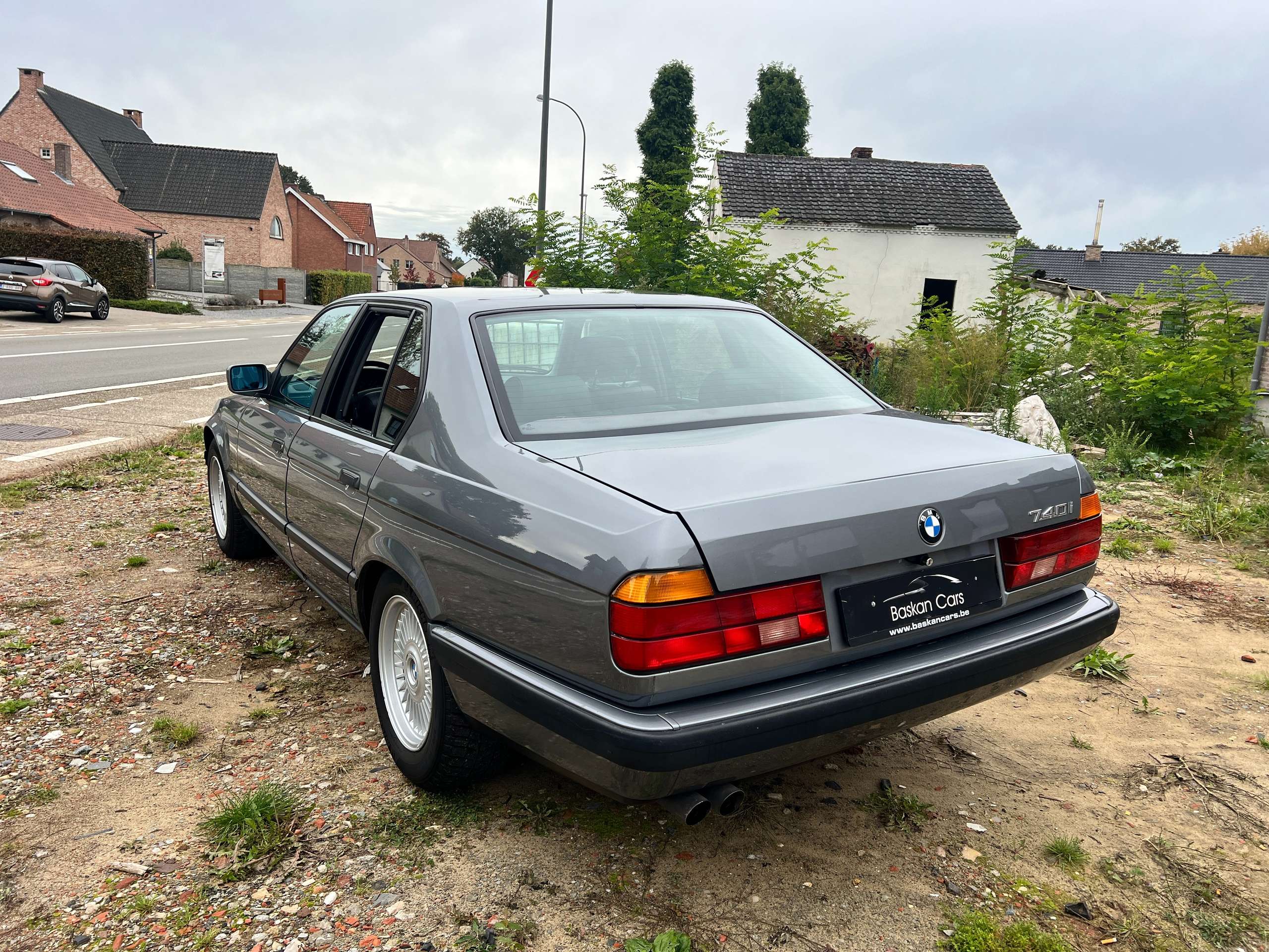 BMW - 740