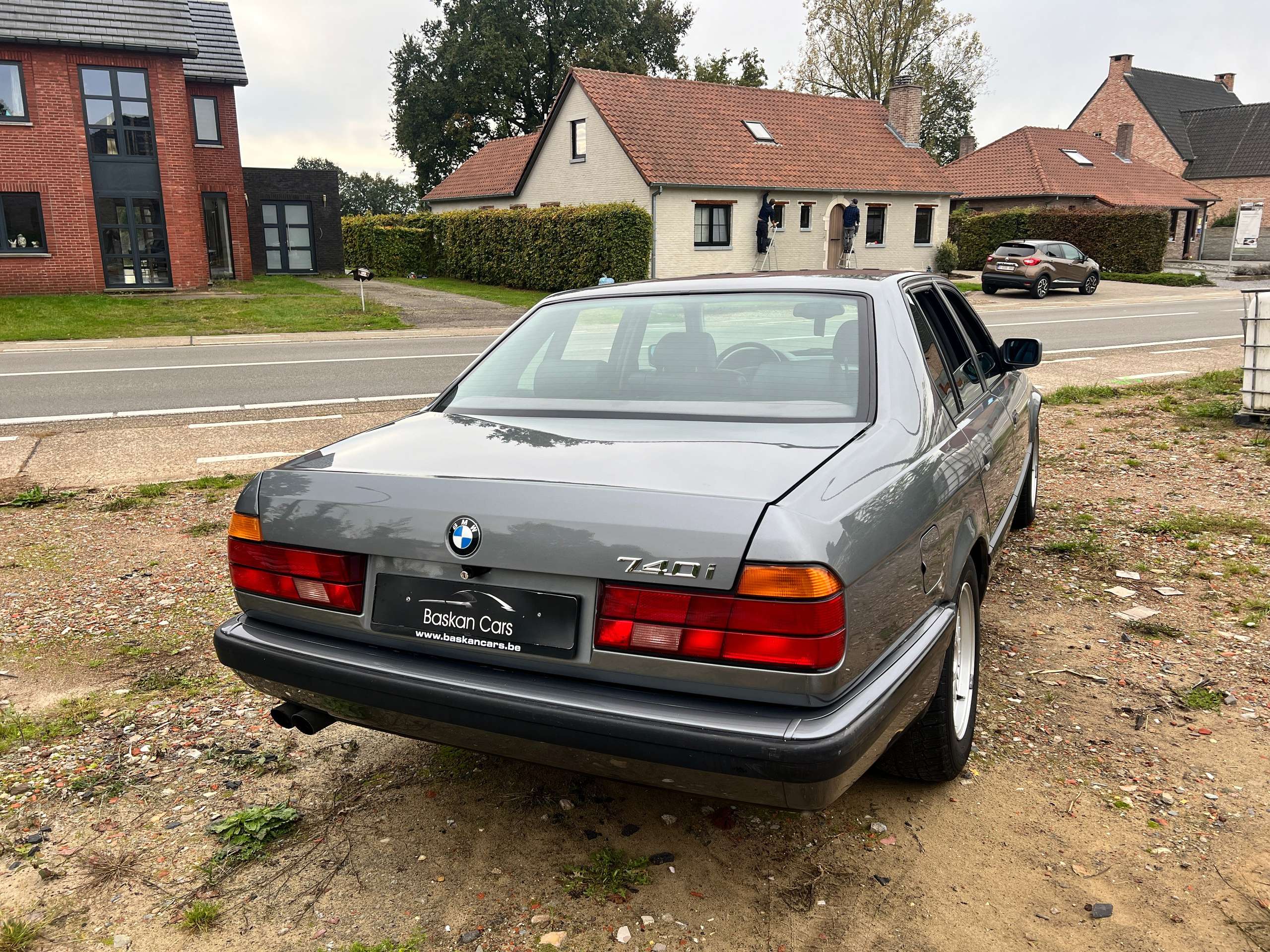 BMW - 740