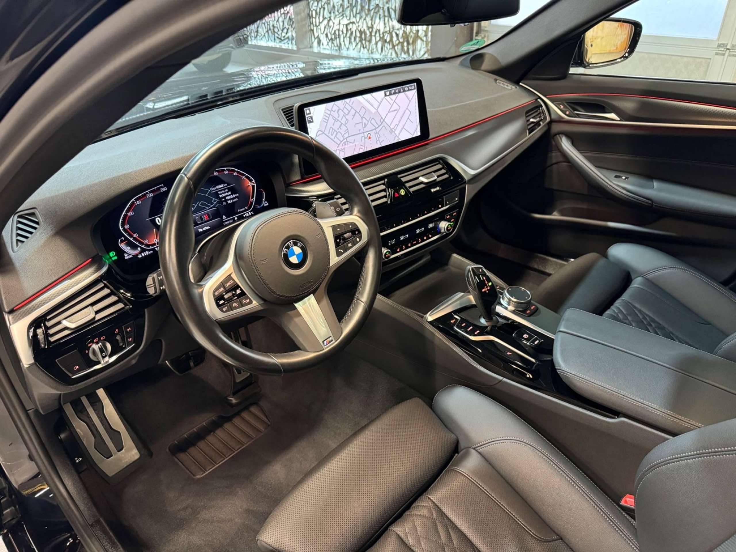 BMW - 530