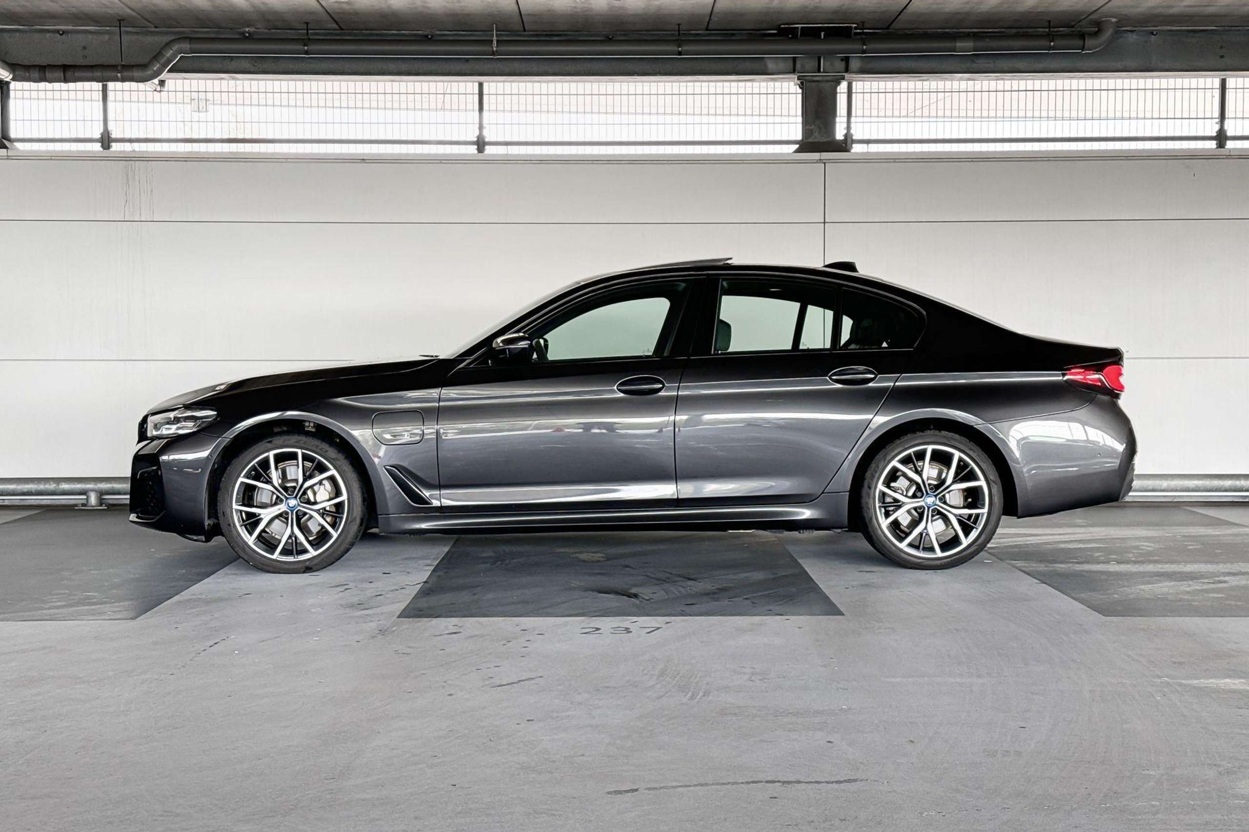 BMW - 530