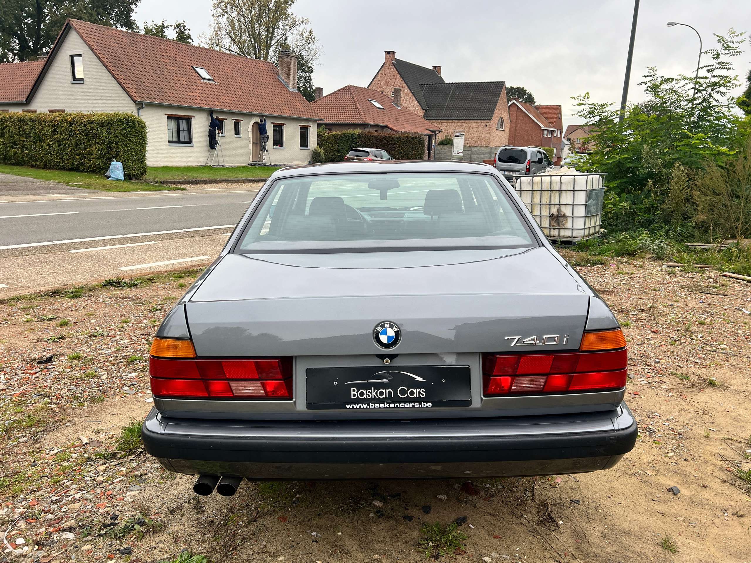 BMW - 740