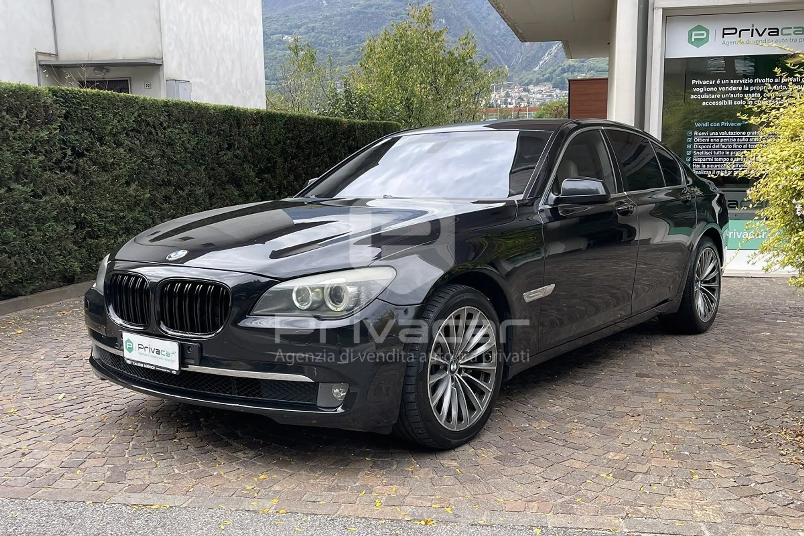 BMW - 730