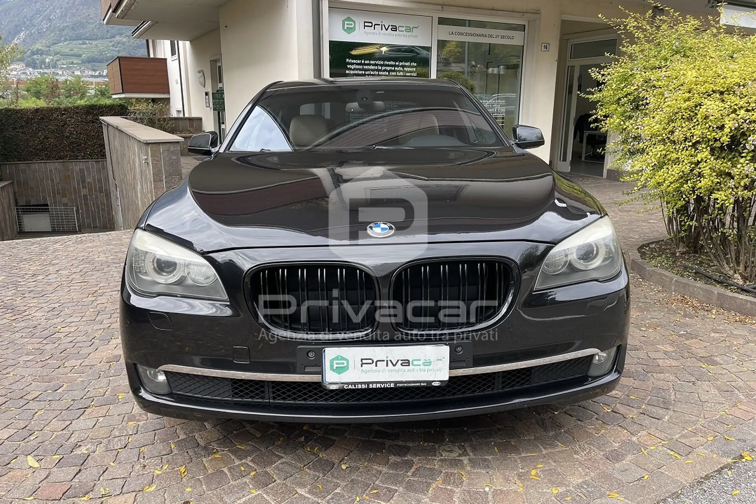 BMW - 730