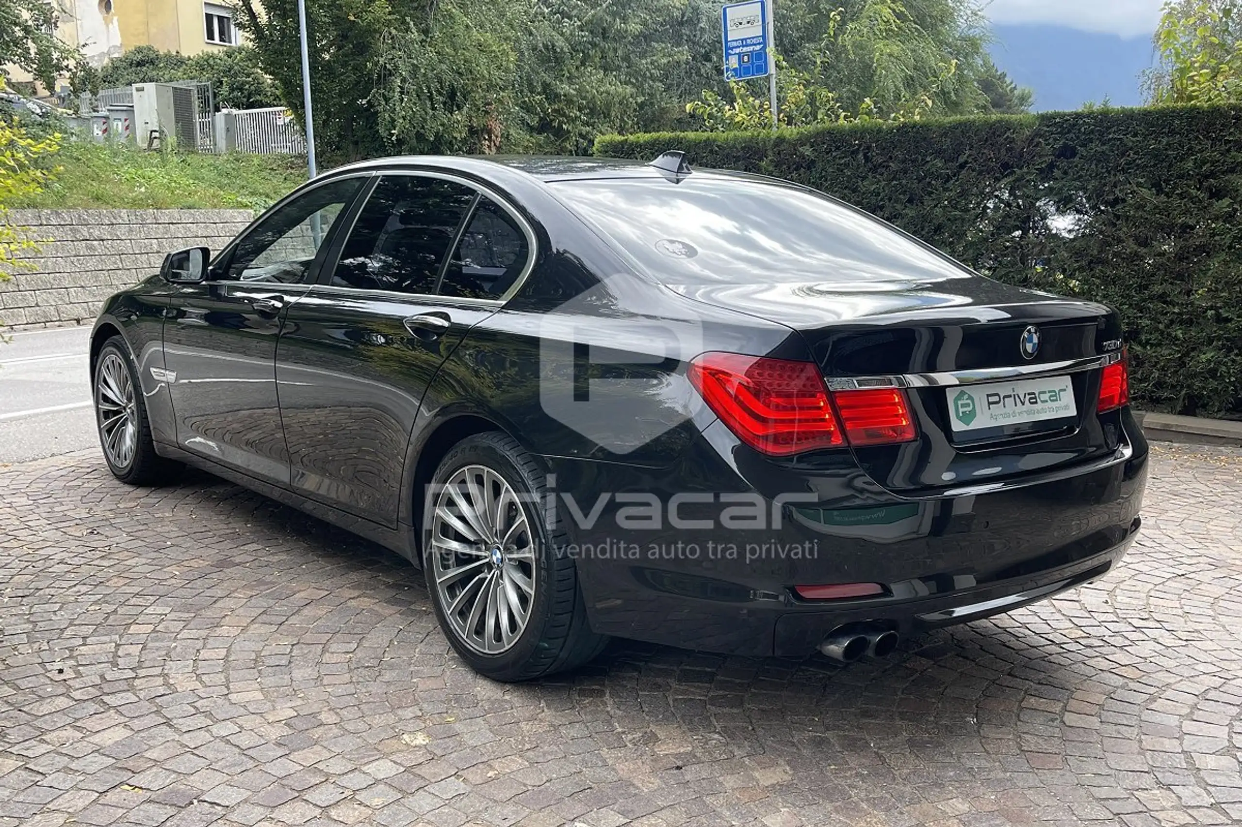 BMW - 730