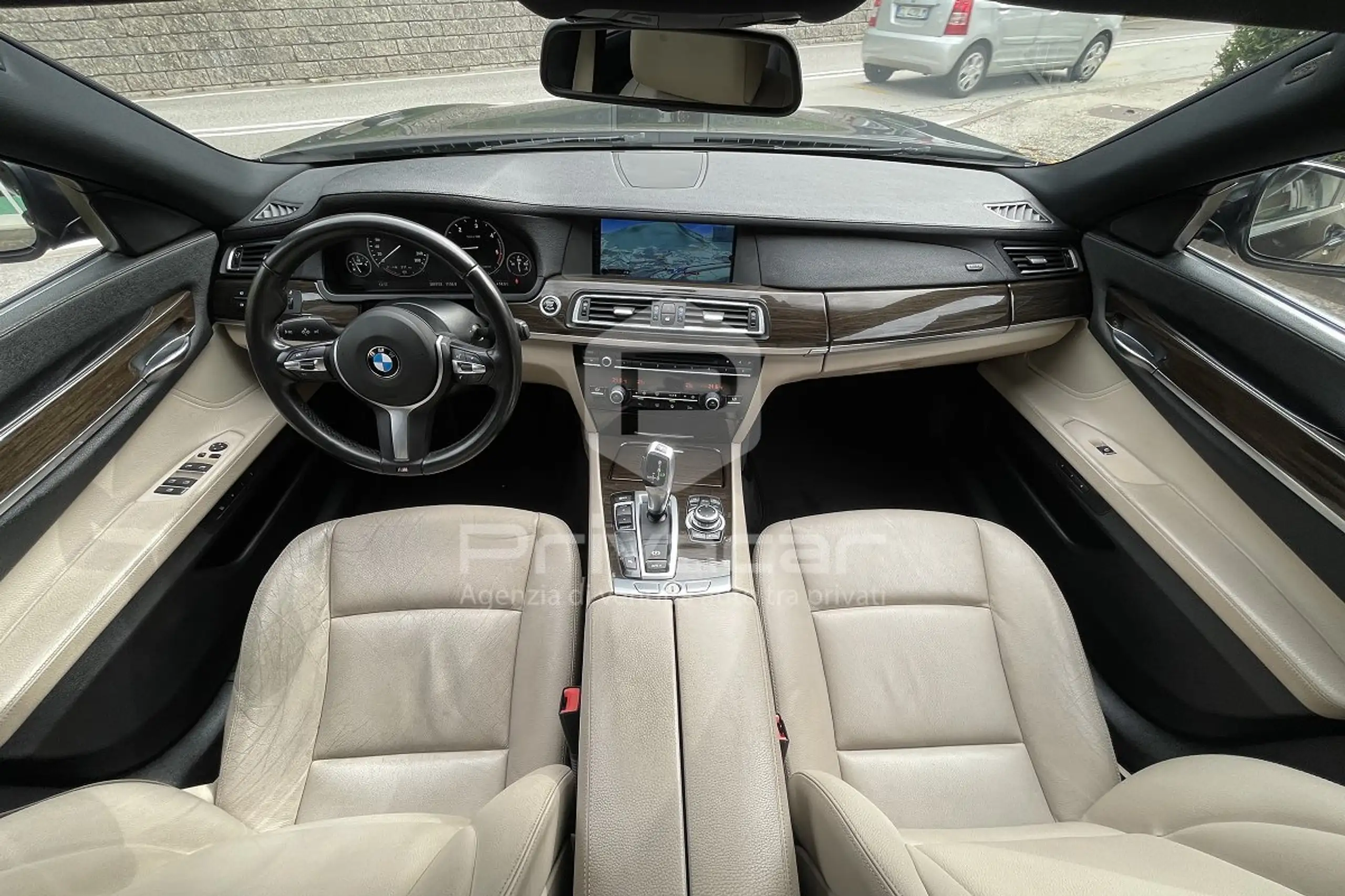 BMW - 730