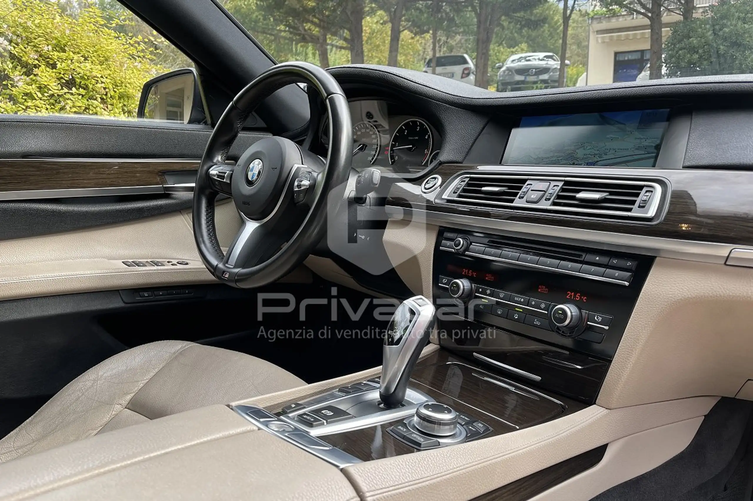 BMW - 730