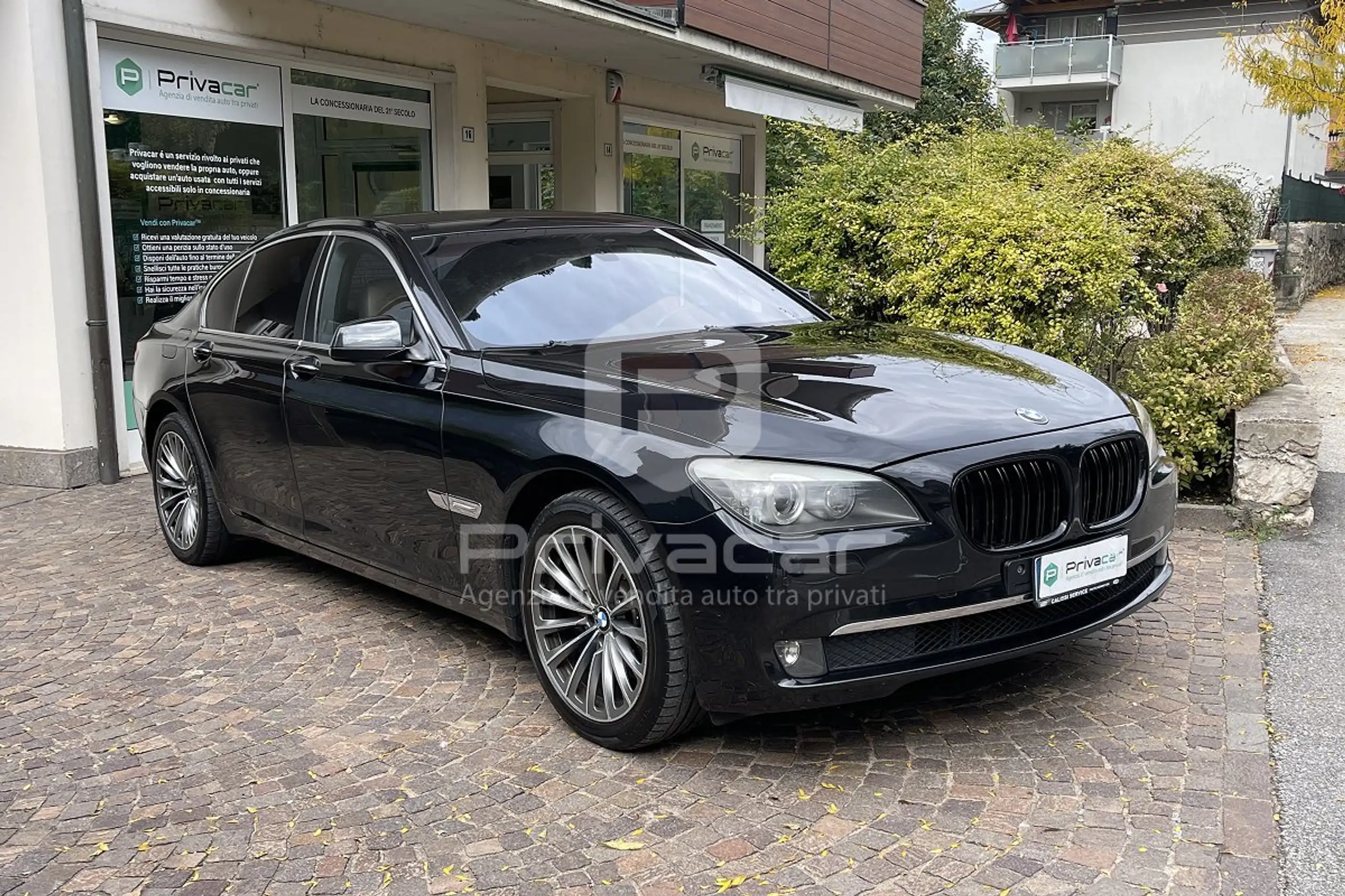 BMW - 730