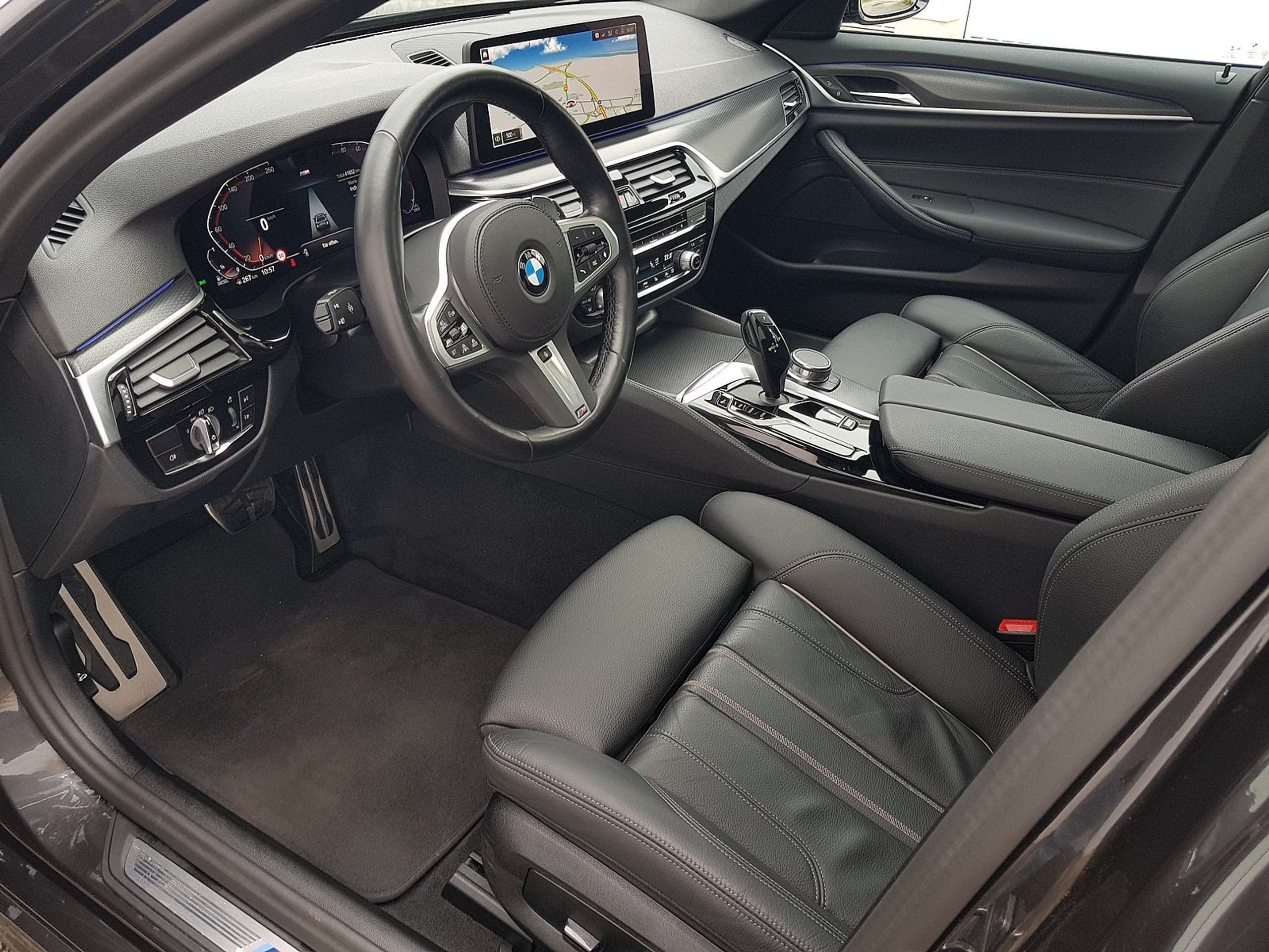 BMW - 530