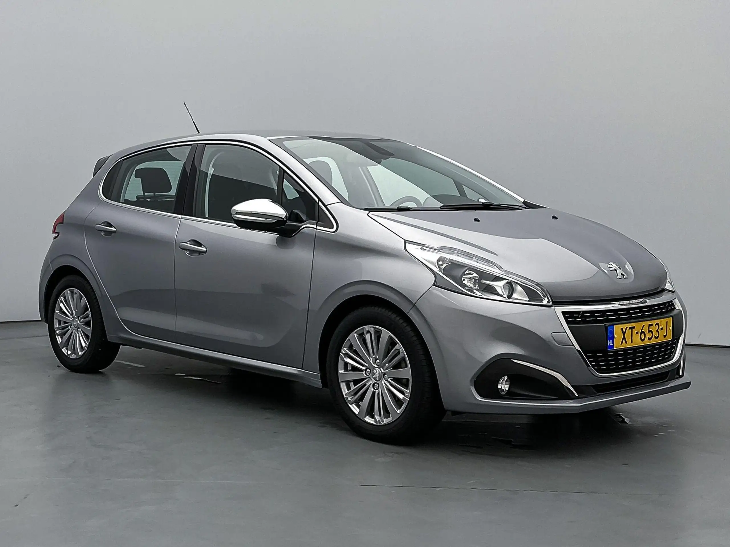 Peugeot - 208