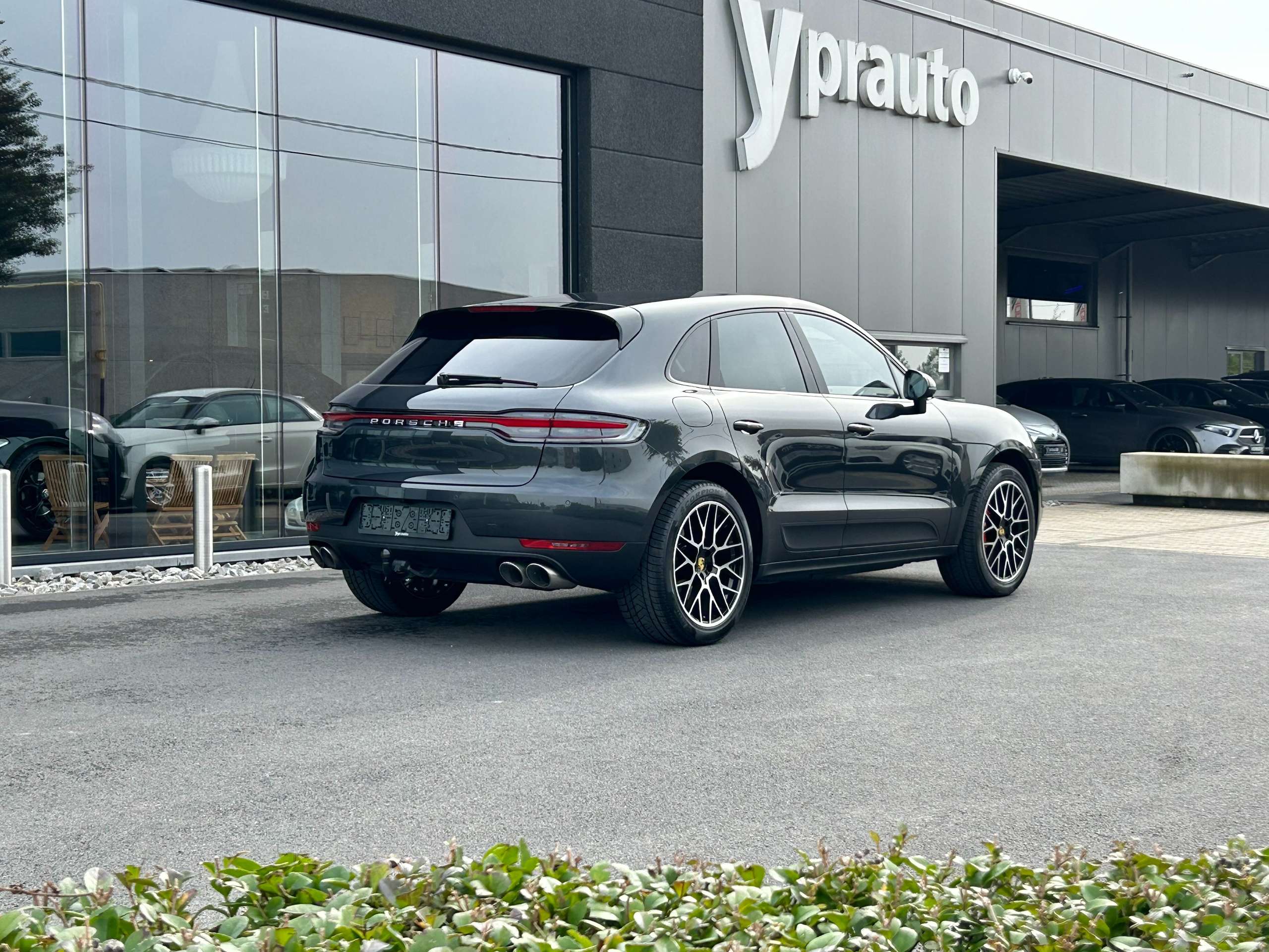 Porsche - Macan